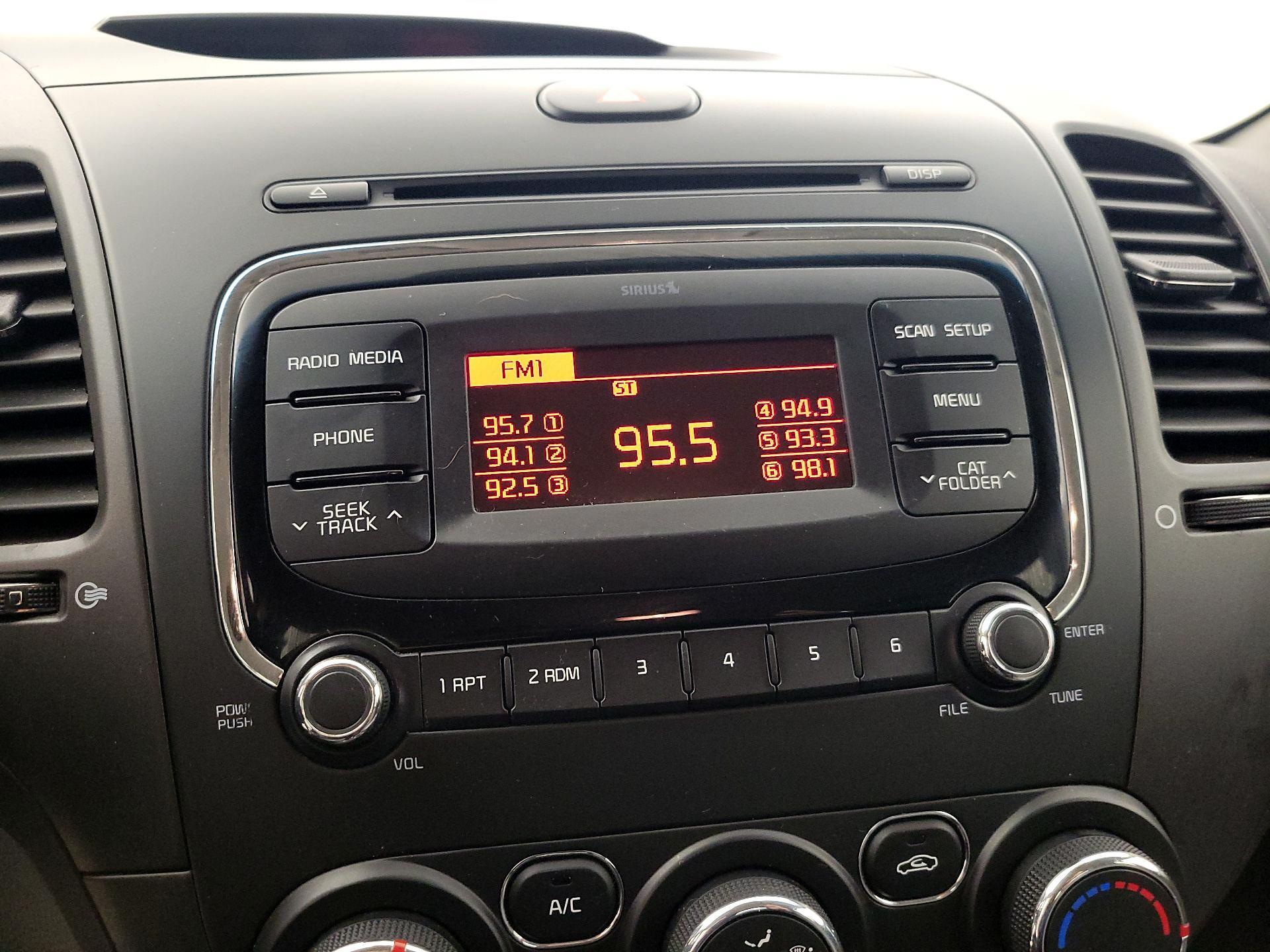 Thumbnail: 2018 Kia Forte - 14