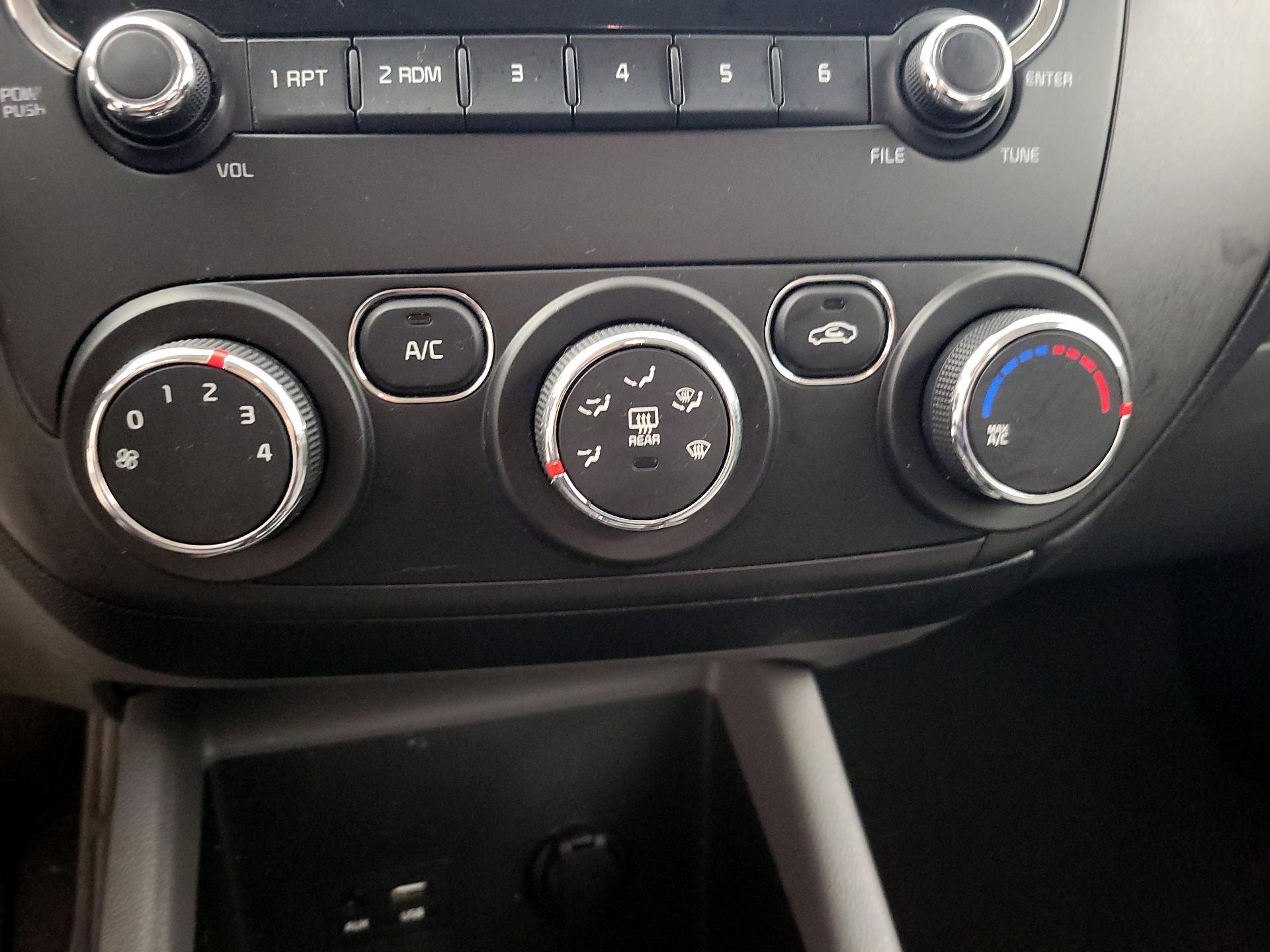 Thumbnail: 2018 Kia Forte - 15