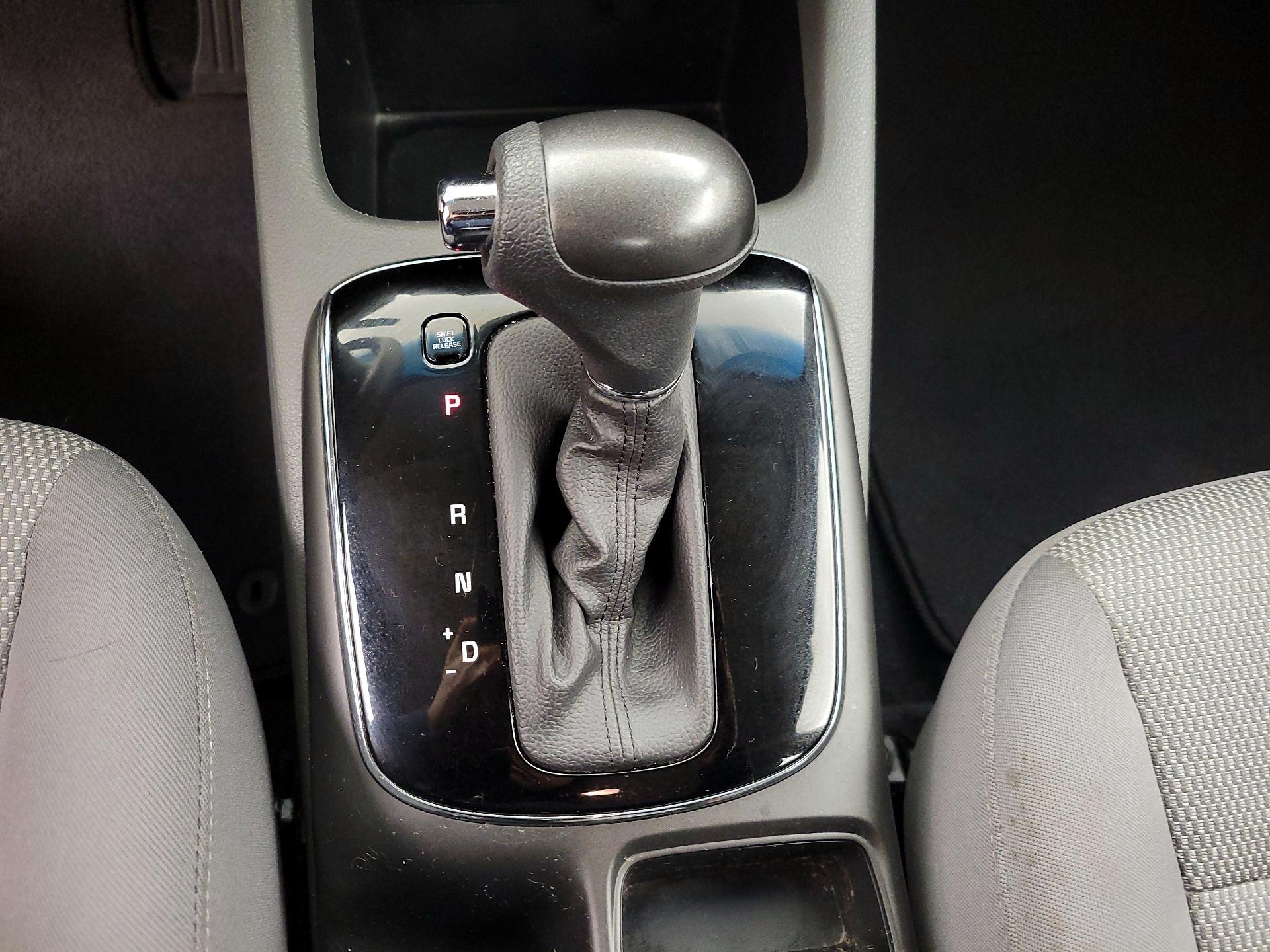 Thumbnail: 2018 Kia Forte - 16