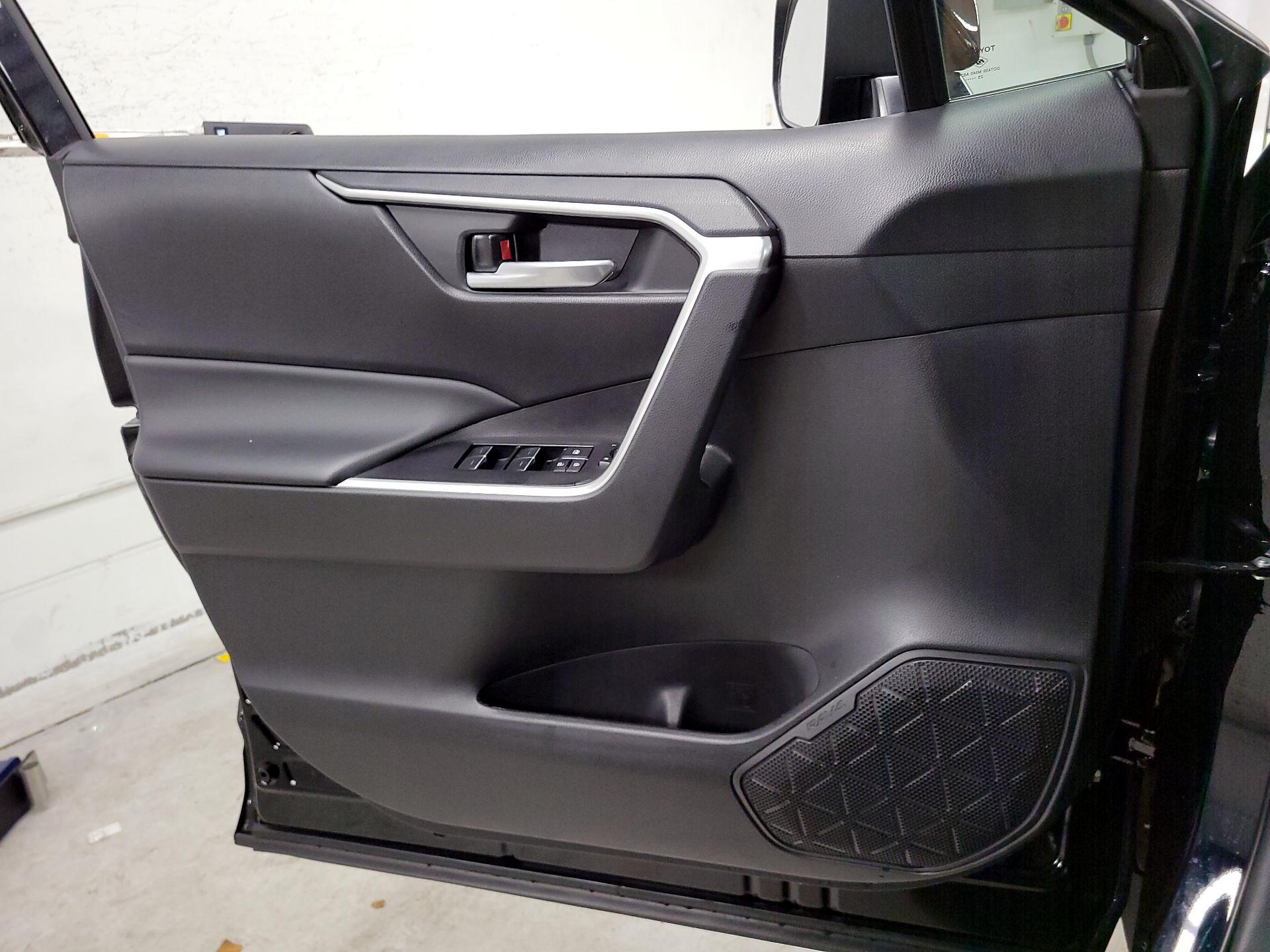 Thumbnail: 2025 Toyota RAV4 - 12