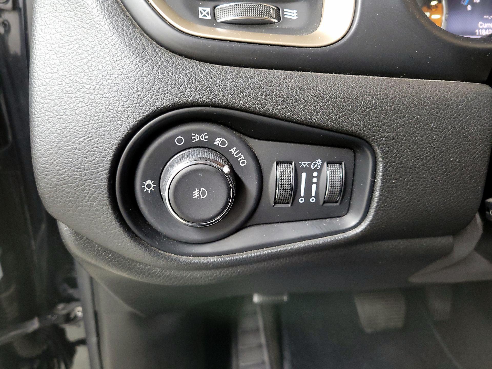 Thumbnail: 2017 Jeep Renegade - 13