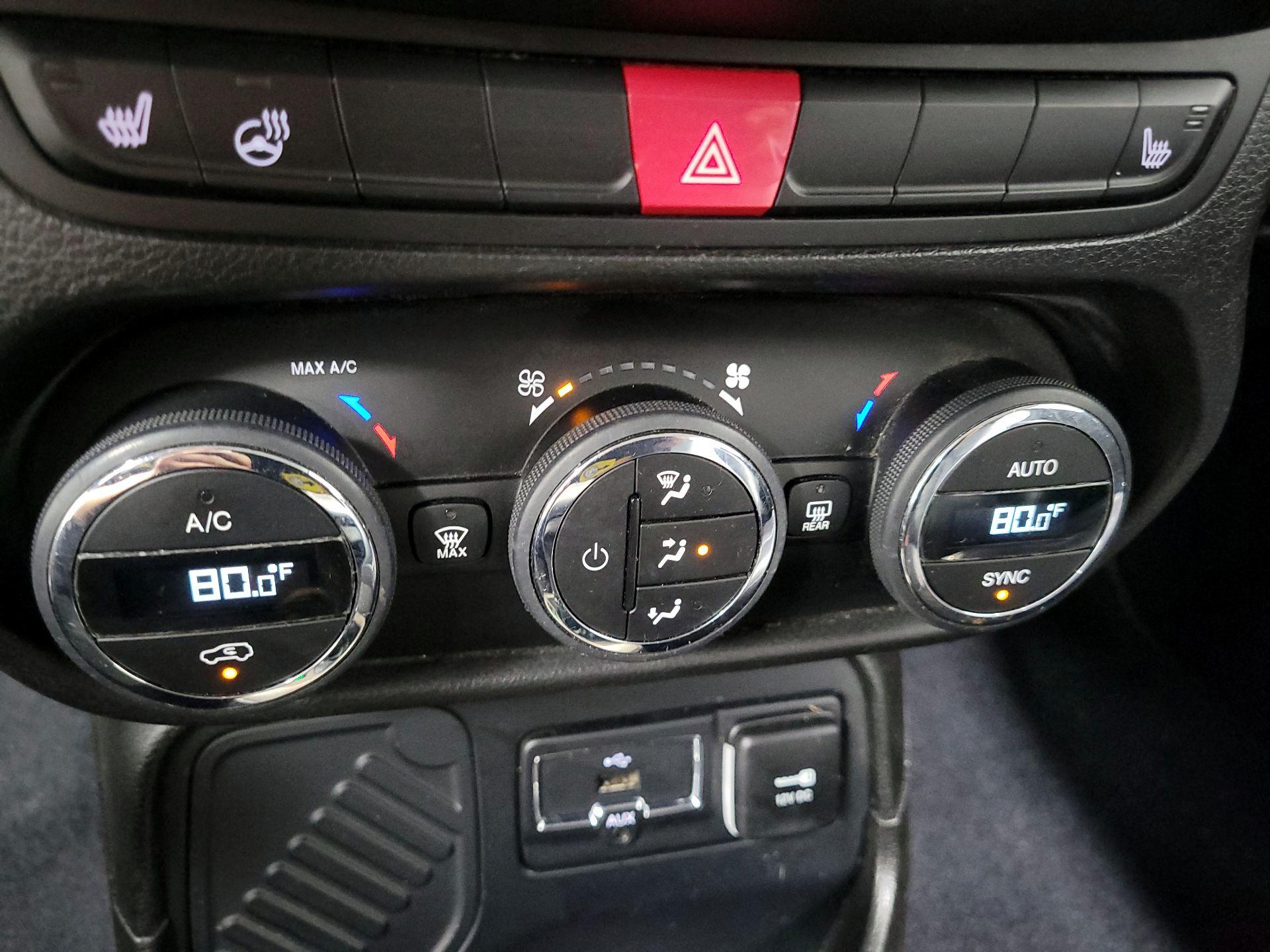 Thumbnail: 2017 Jeep Renegade - 16