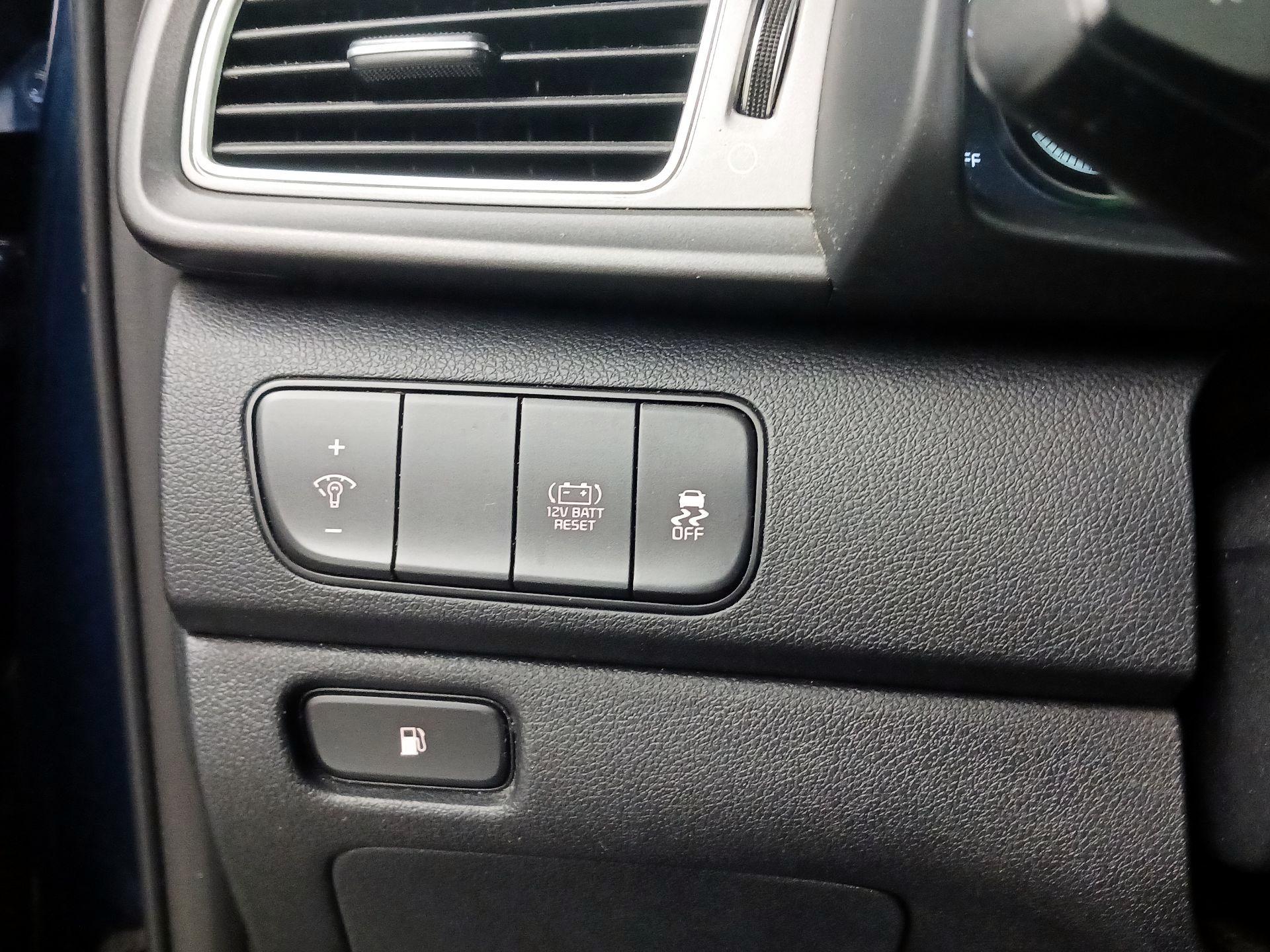 Thumbnail: 2018 Kia Niro - 13