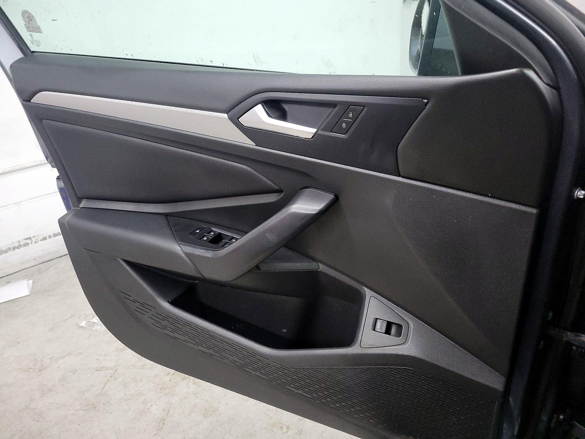 Thumbnail: 2019 Volkswagen Jetta - 12