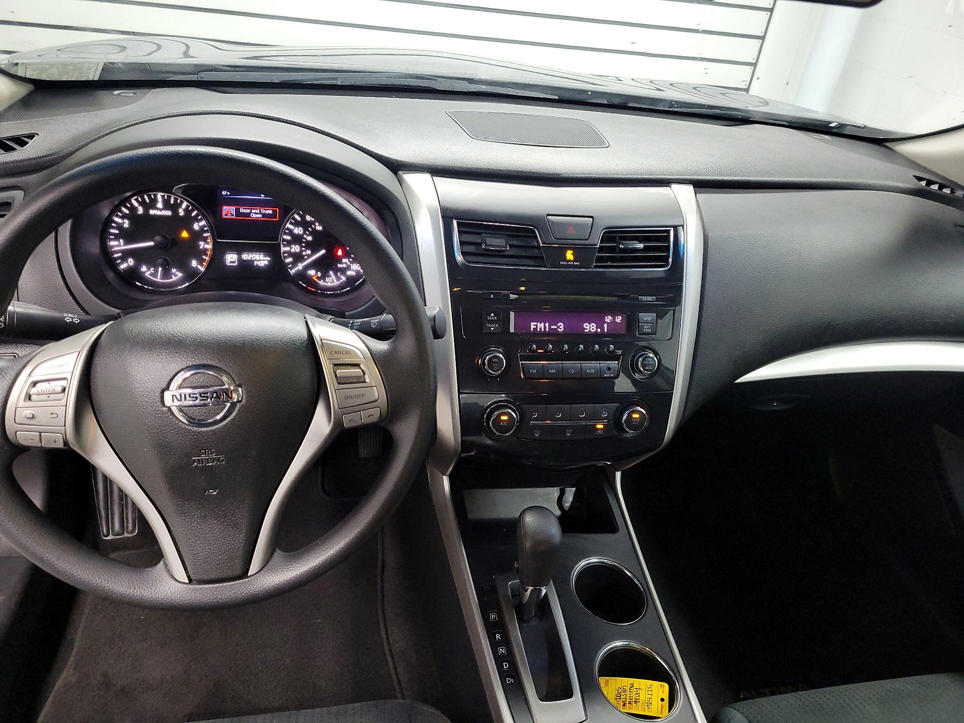 Thumbnail: 2015 Nissan Altima - 9