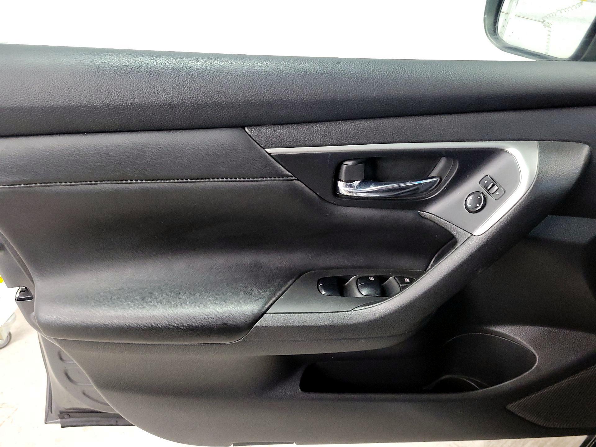 Thumbnail: 2015 Nissan Altima - 12