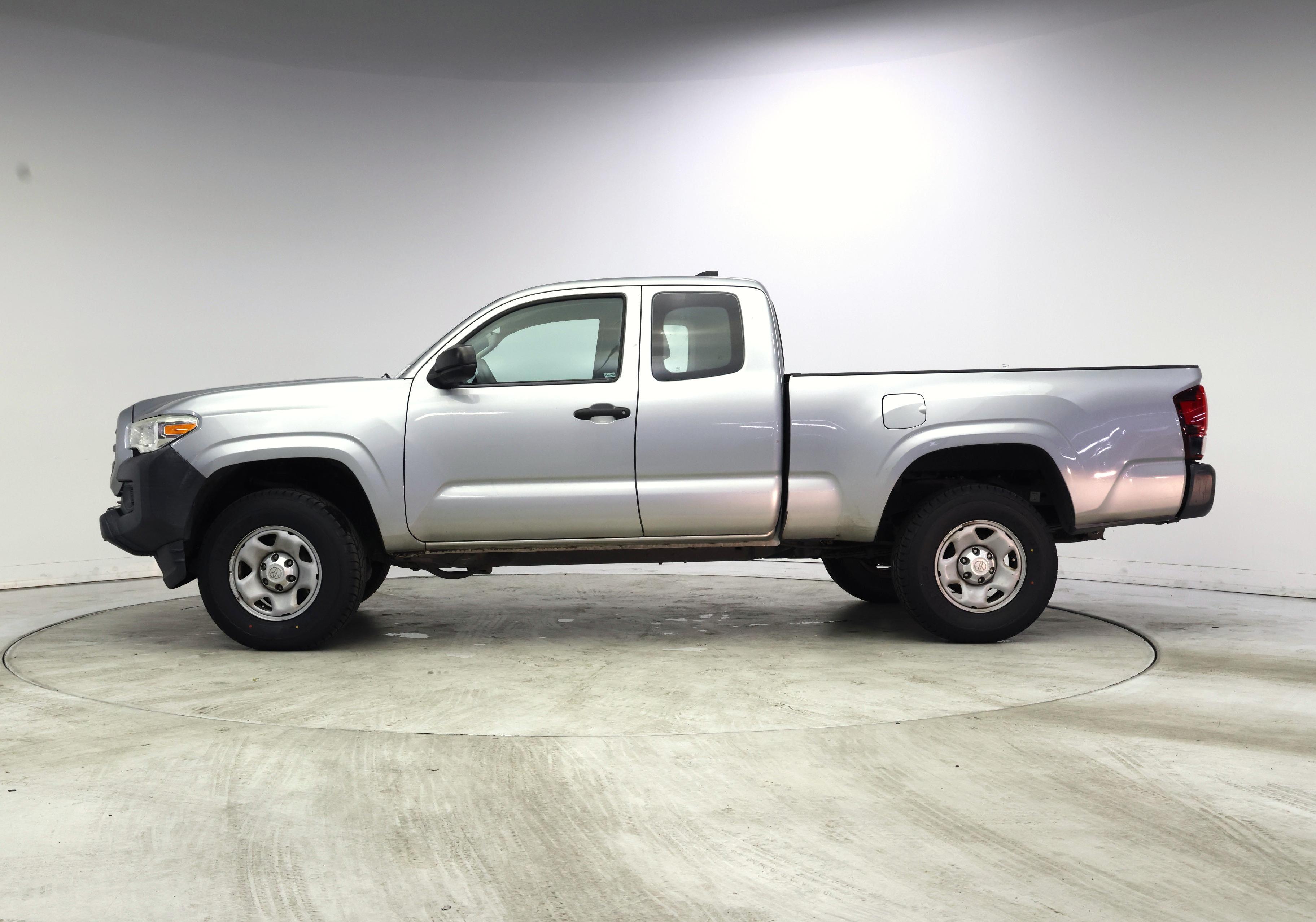 Thumbnail: 2018 Toyota Tacoma - 3