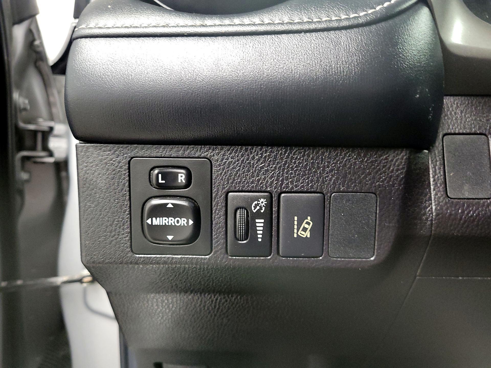 Thumbnail: 2018 Toyota RAV4 - 13