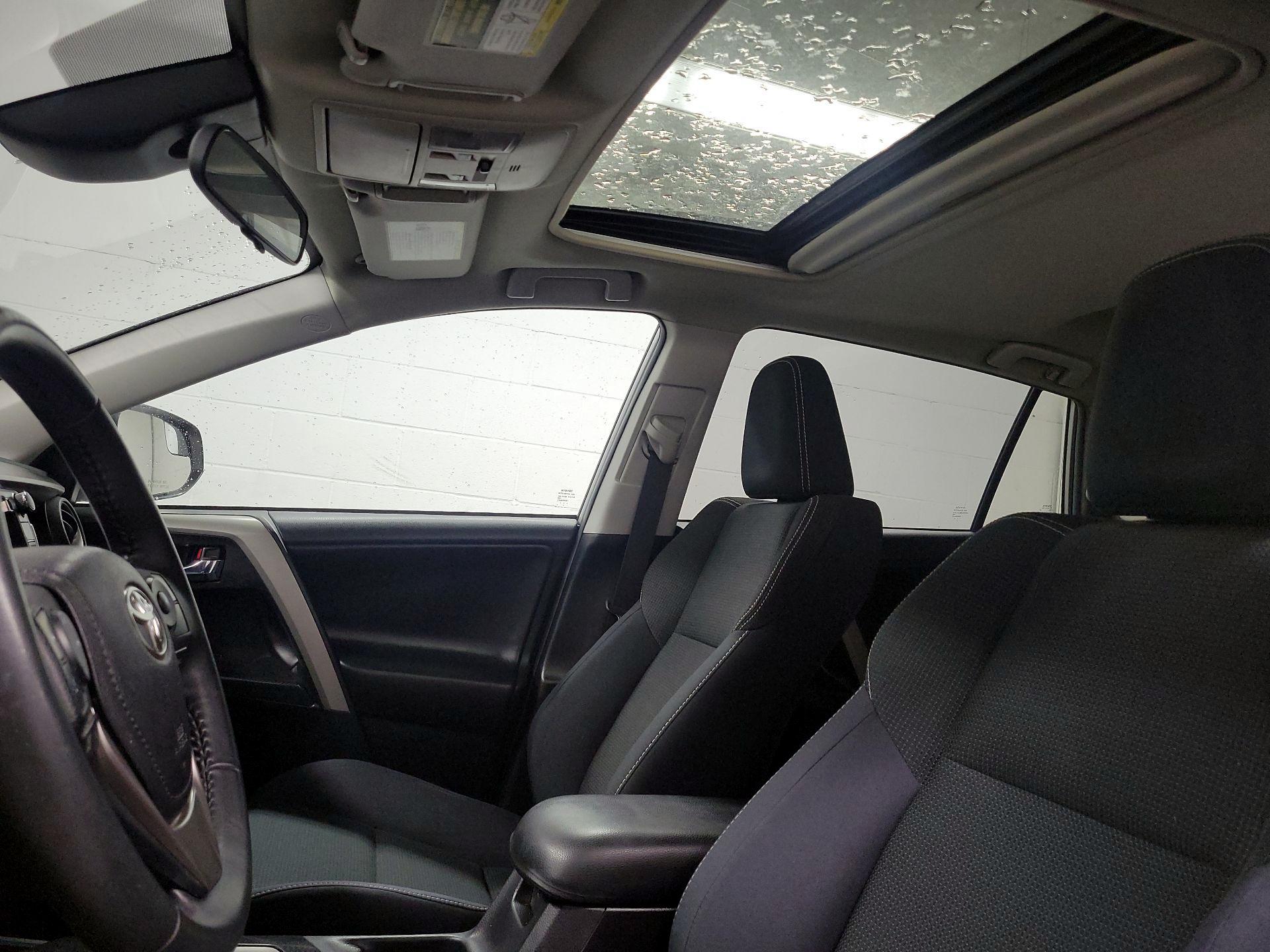 Thumbnail: 2018 Toyota RAV4 - 19