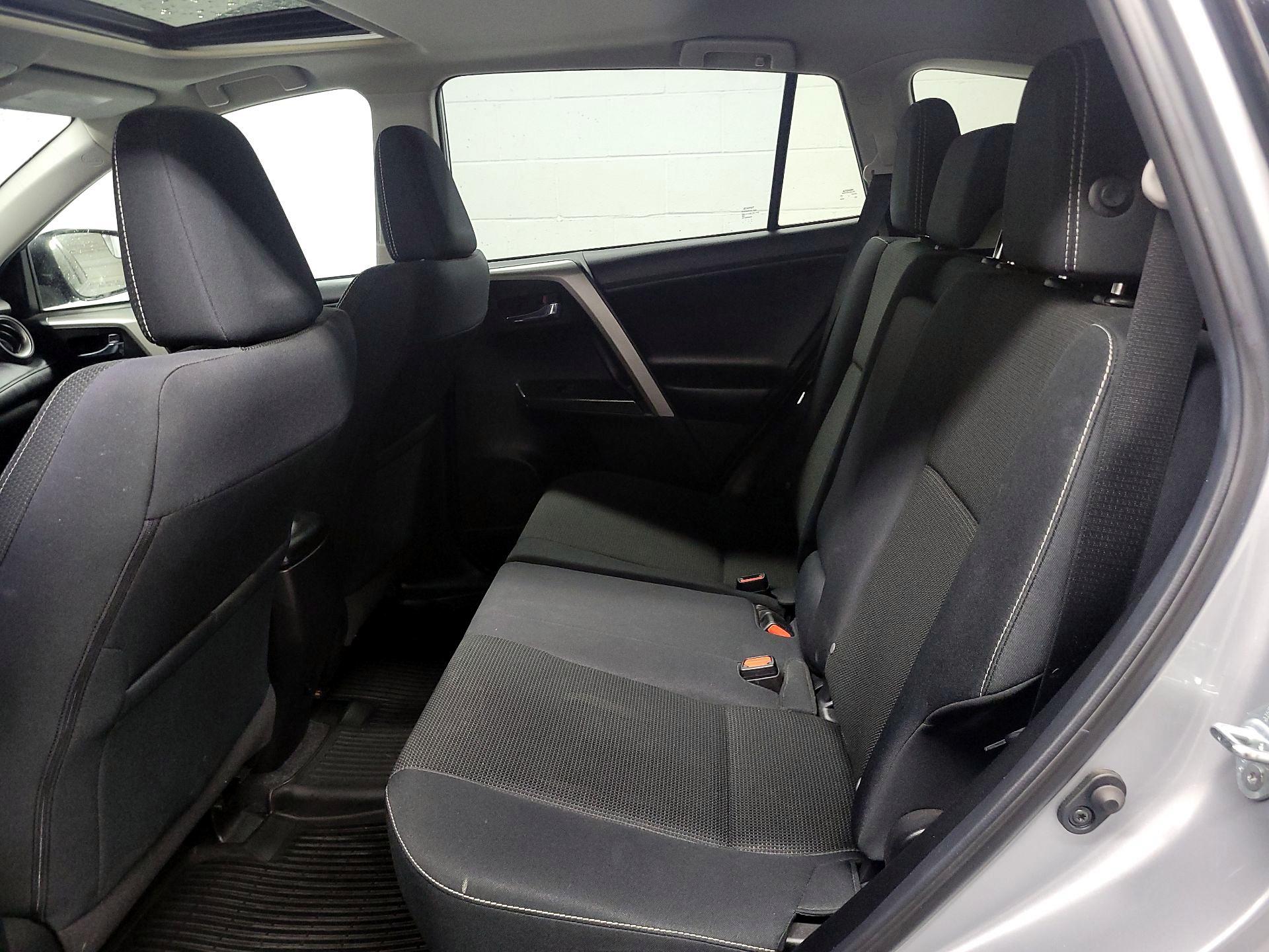 Thumbnail: 2018 Toyota RAV4 - 20