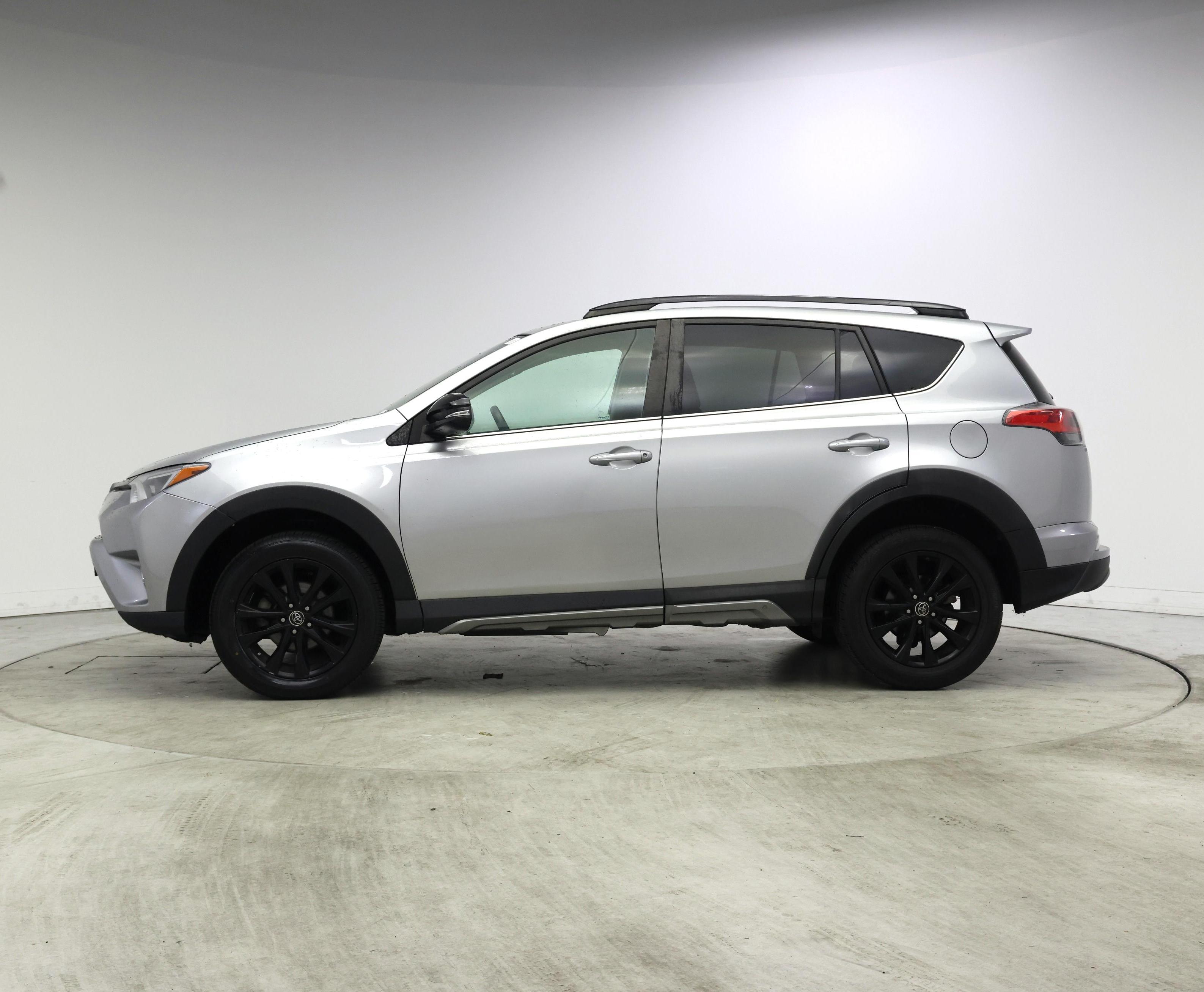 Thumbnail: 2018 Toyota RAV4 - 3