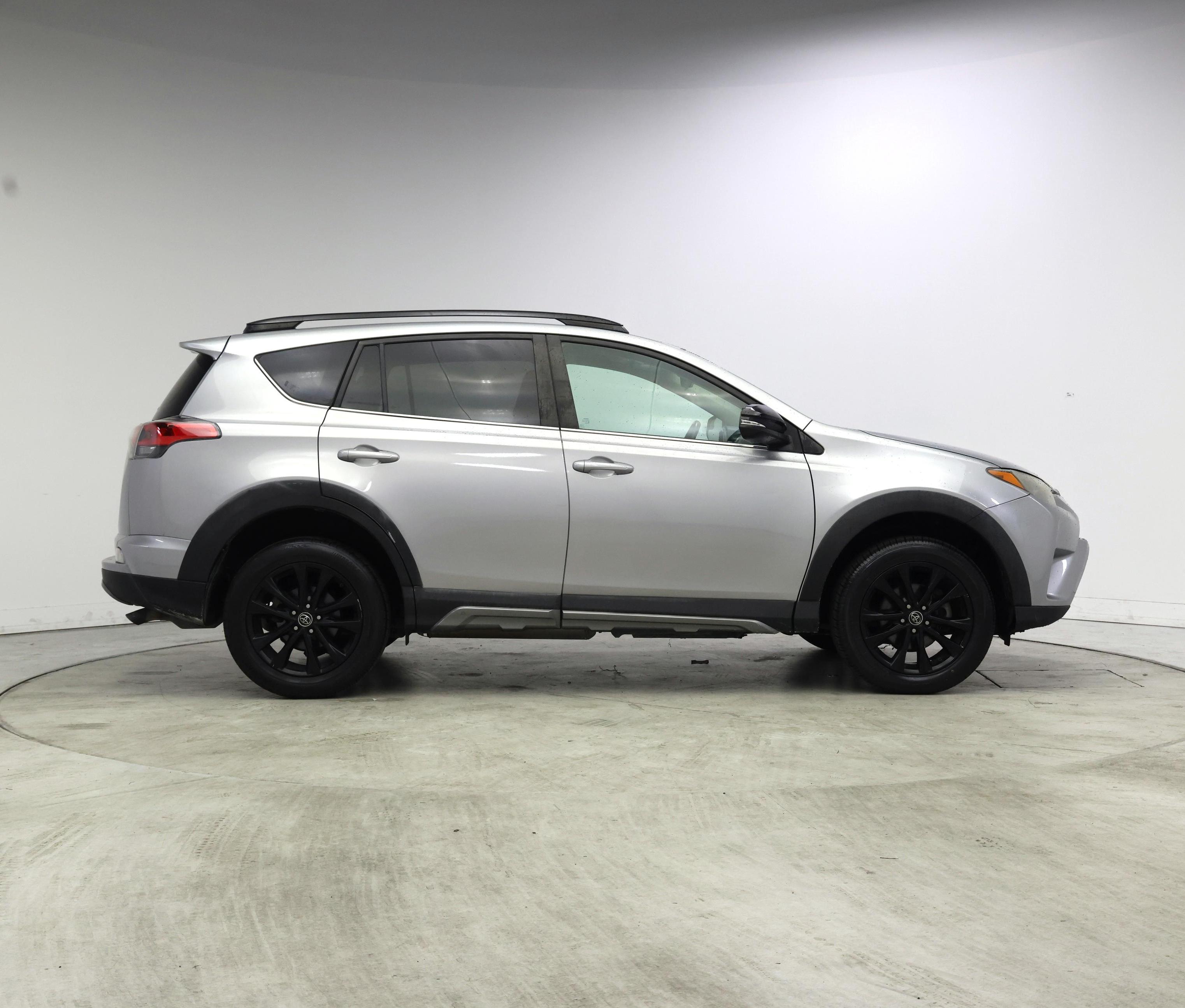 Thumbnail: 2018 Toyota RAV4 - 7