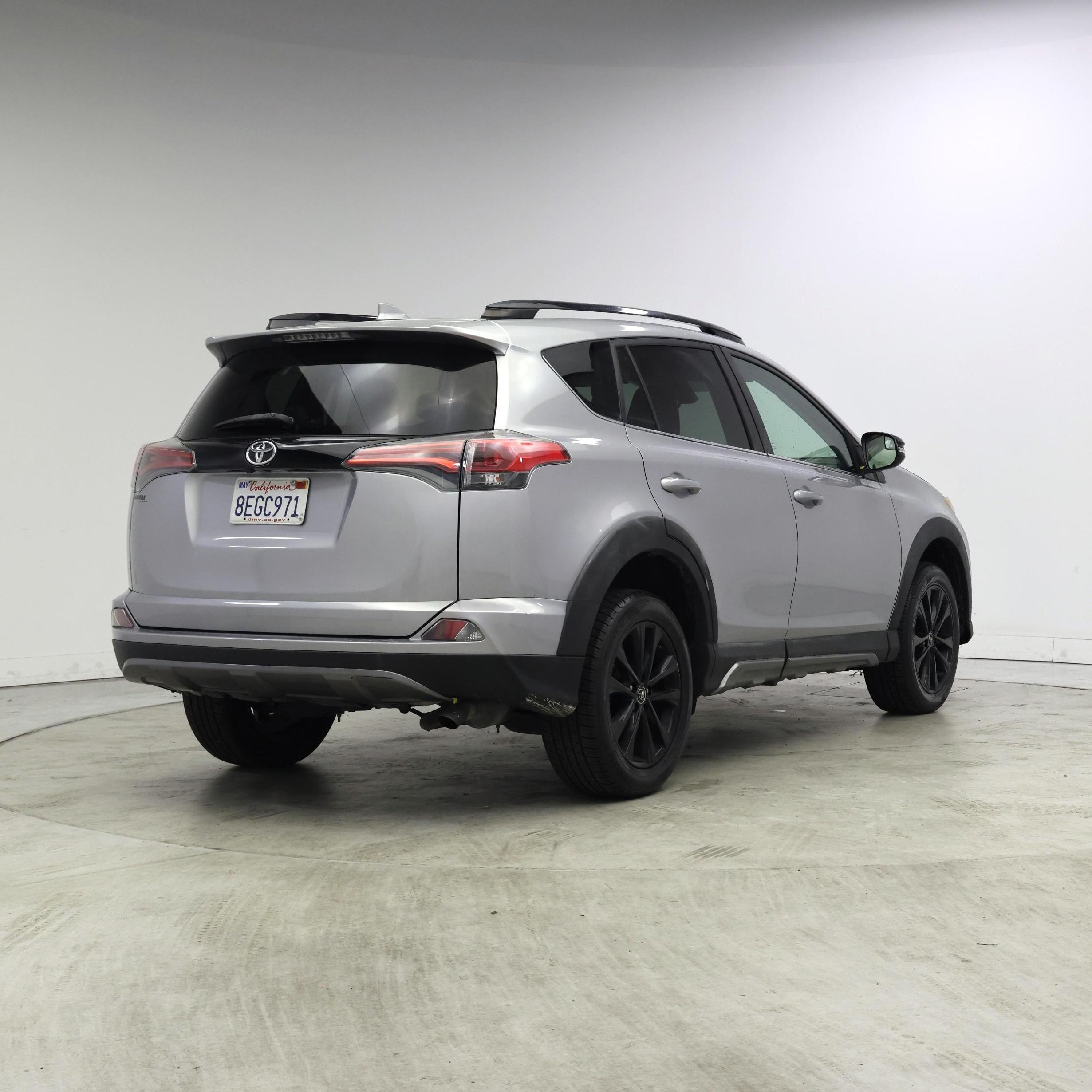 Thumbnail: 2018 Toyota RAV4 - 8