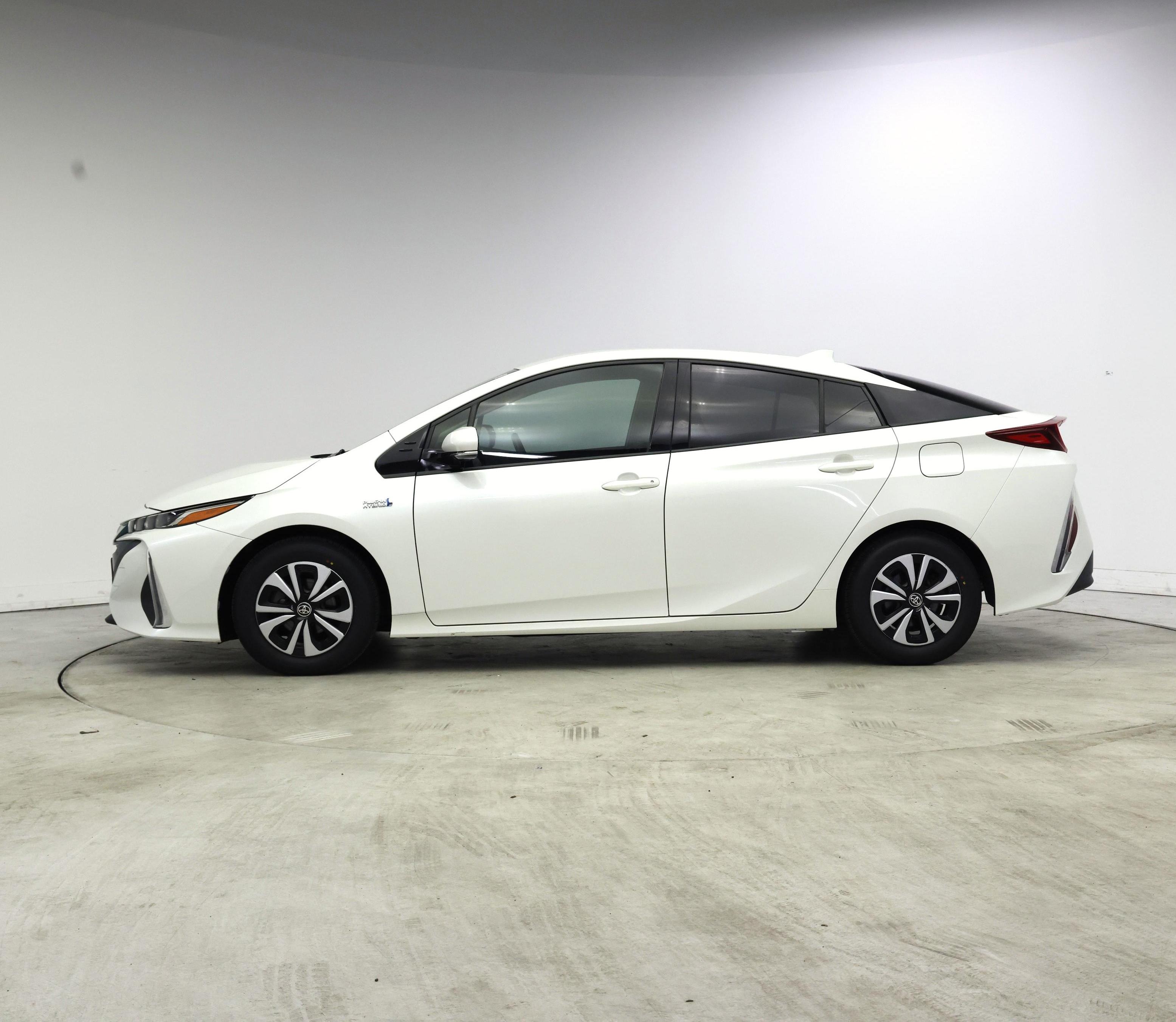 Thumbnail: 2017 Toyota Prius Prime - 3