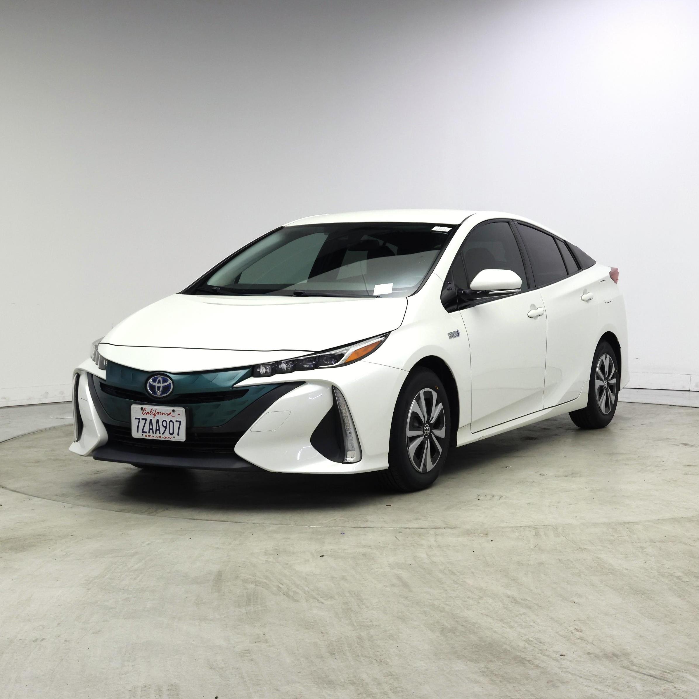 Thumbnail: 2017 Toyota Prius Prime - 4