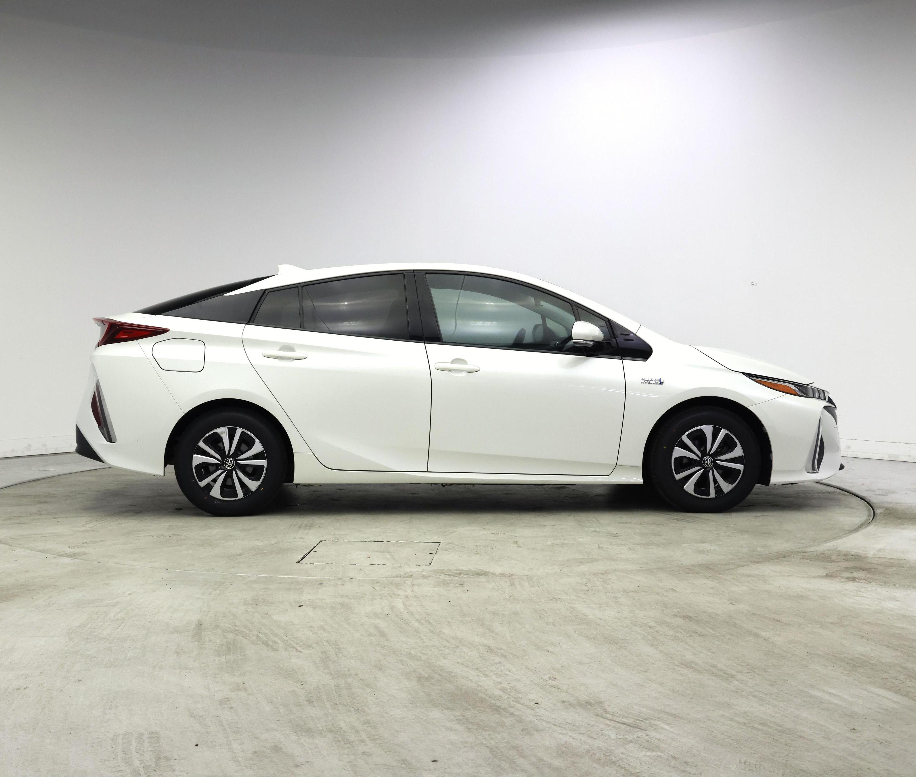 Thumbnail: 2017 Toyota Prius Prime - 7