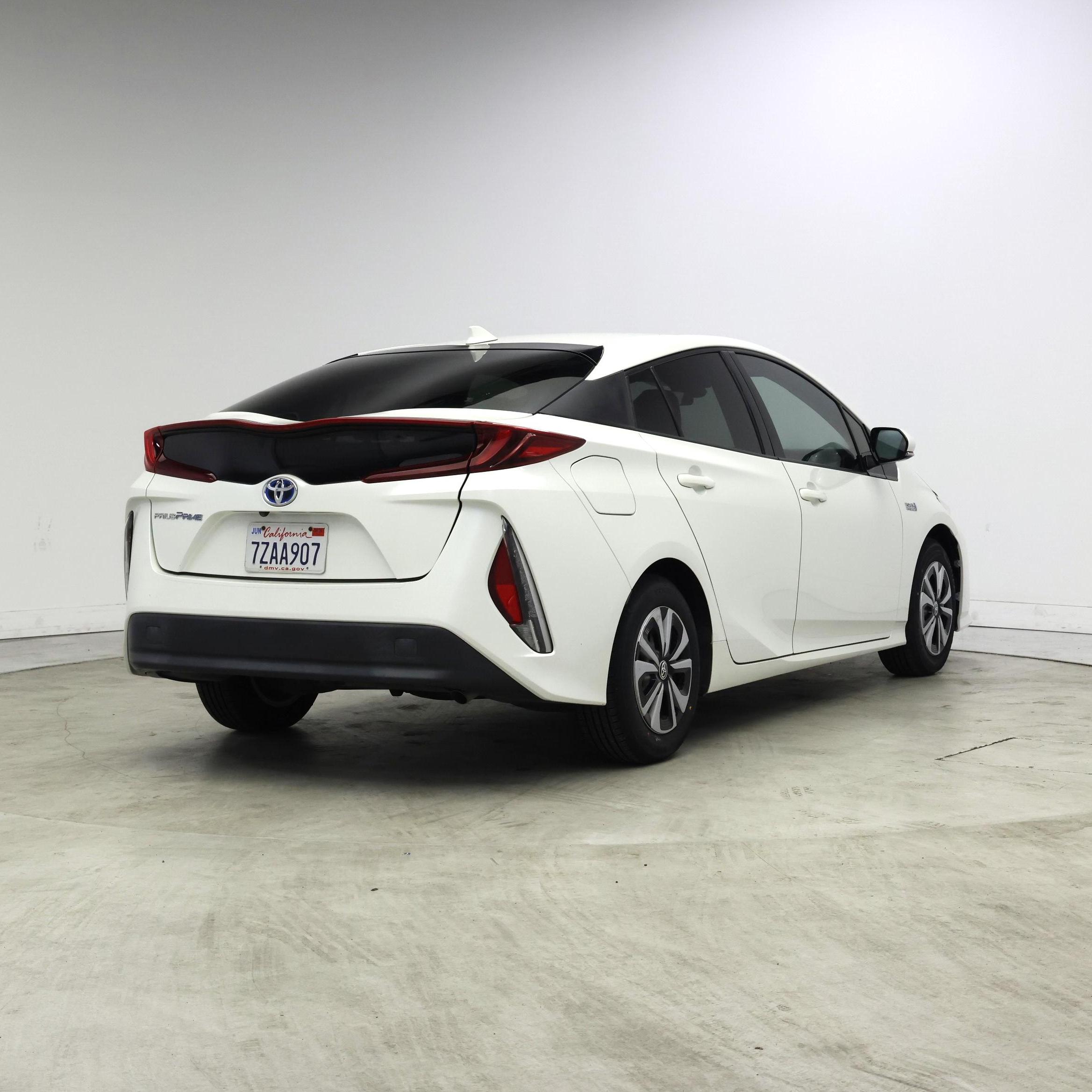 Thumbnail: 2017 Toyota Prius Prime - 8