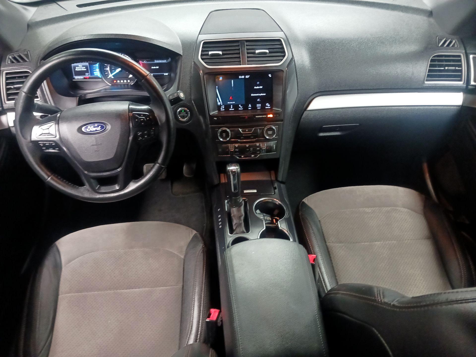 Thumbnail: 2017 Ford Explorer - 9