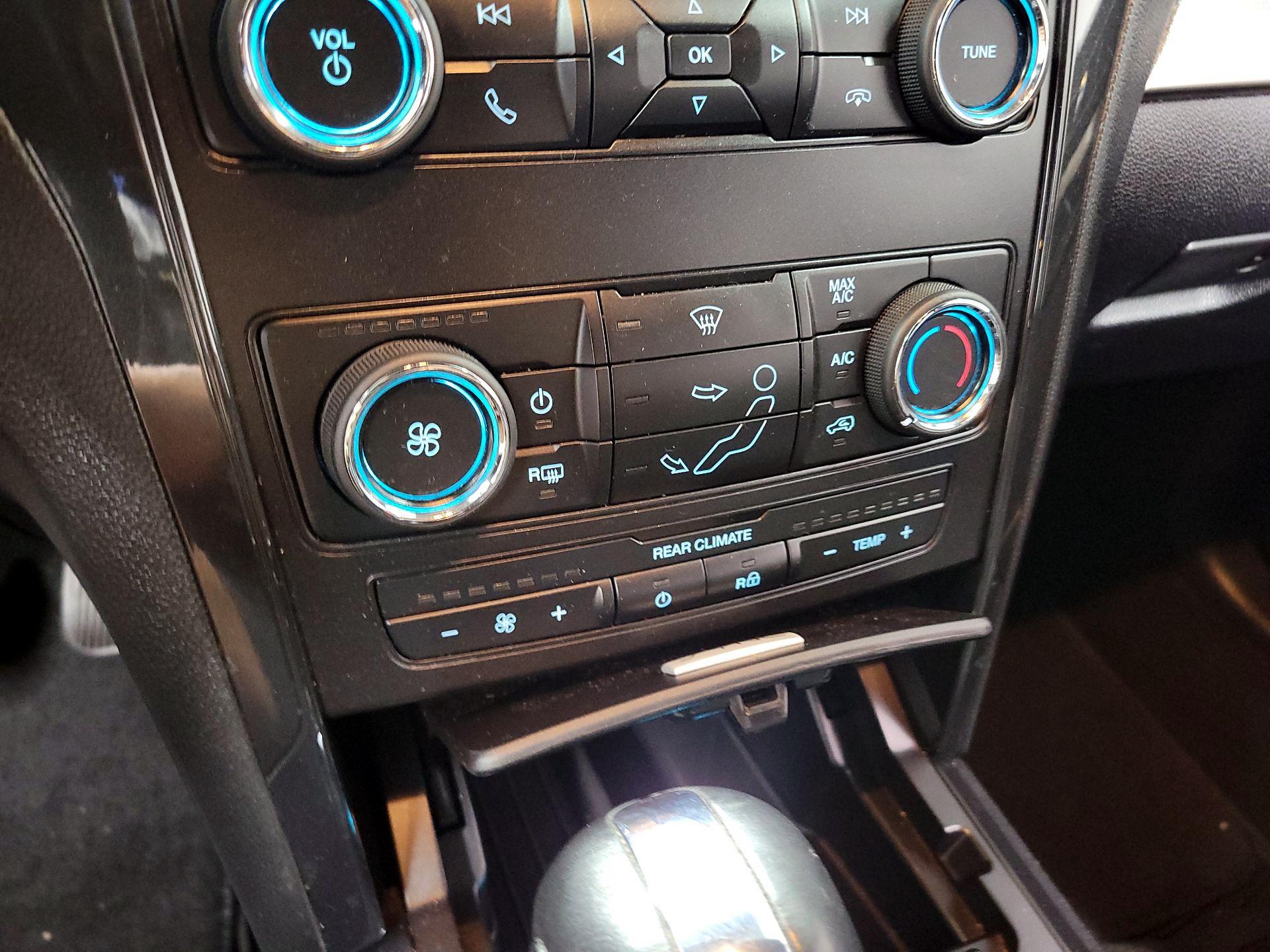 Thumbnail: 2019 Ford Explorer - 15