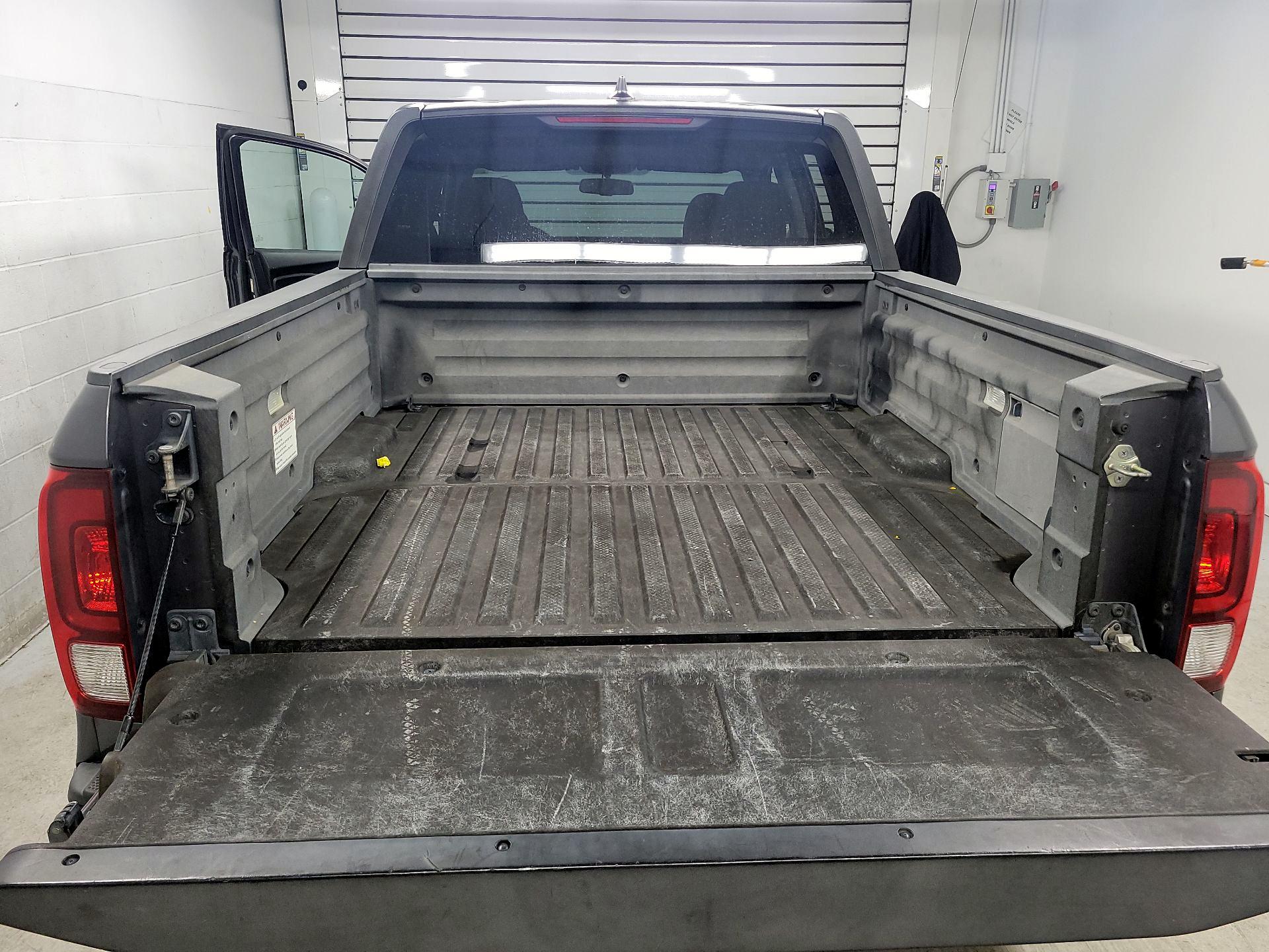 Thumbnail: 2017 Honda Ridgeline - 18