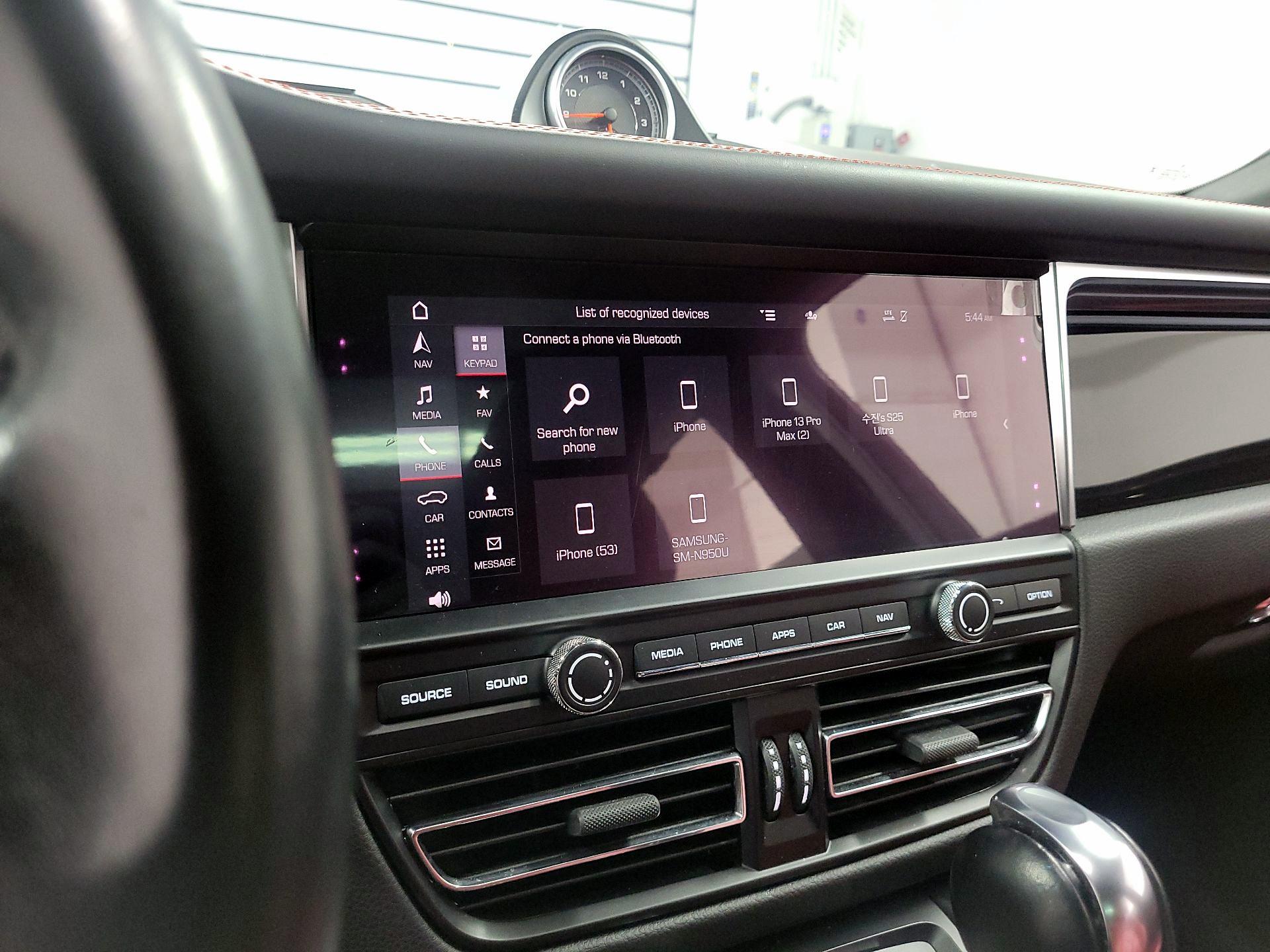 Thumbnail: 2020 Porsche Macan - 15