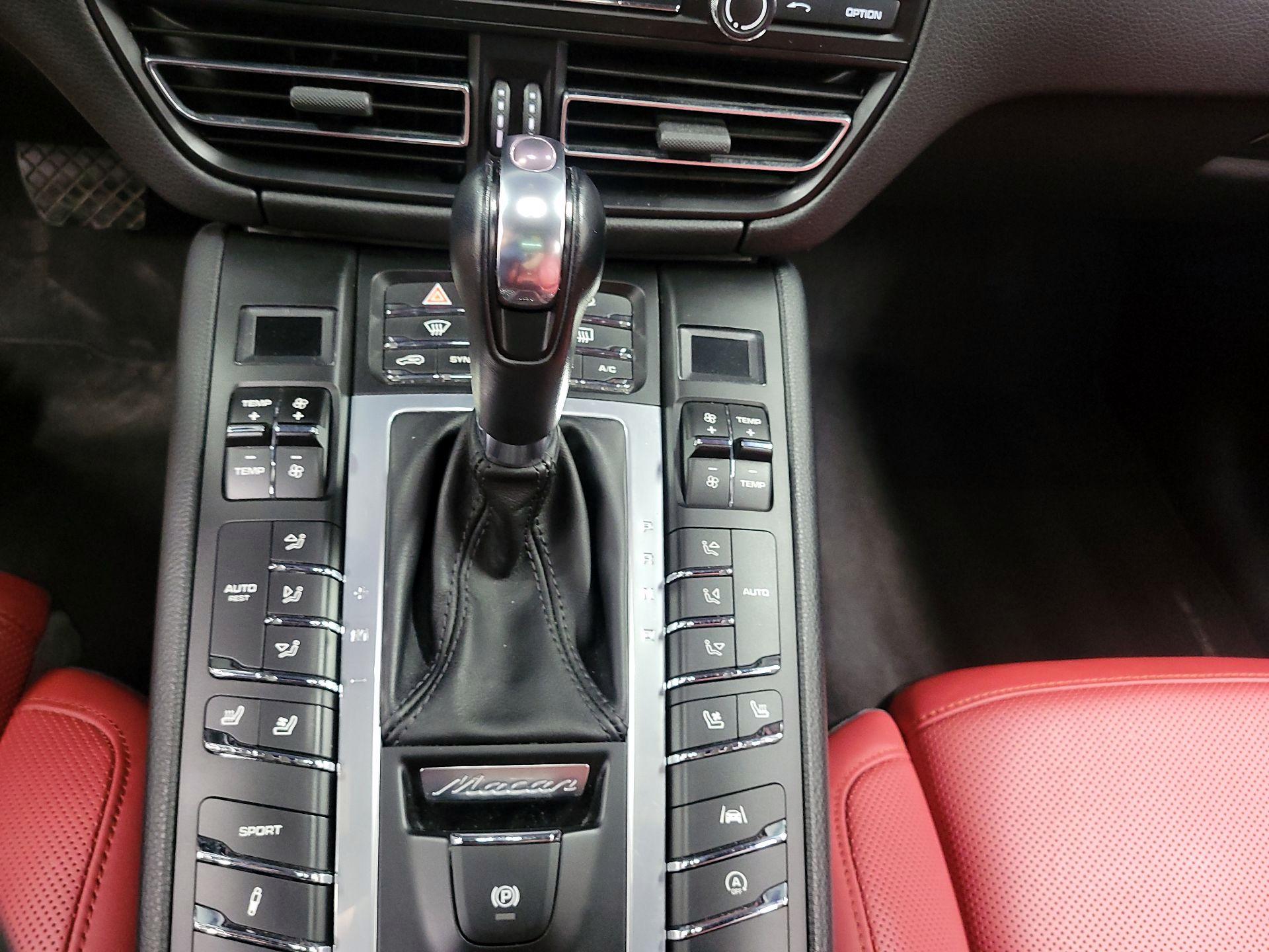 Thumbnail: 2020 Porsche Macan - 17