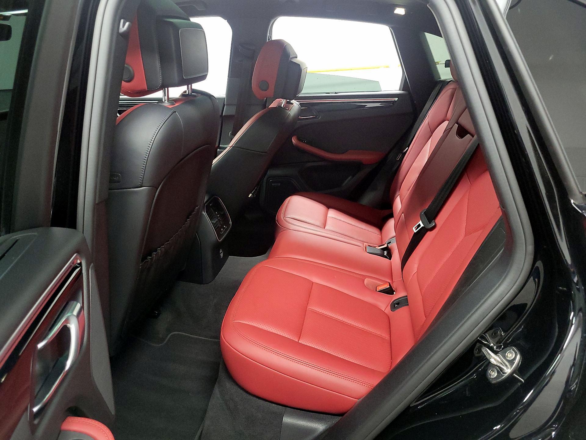 Thumbnail: 2020 Porsche Macan - 19