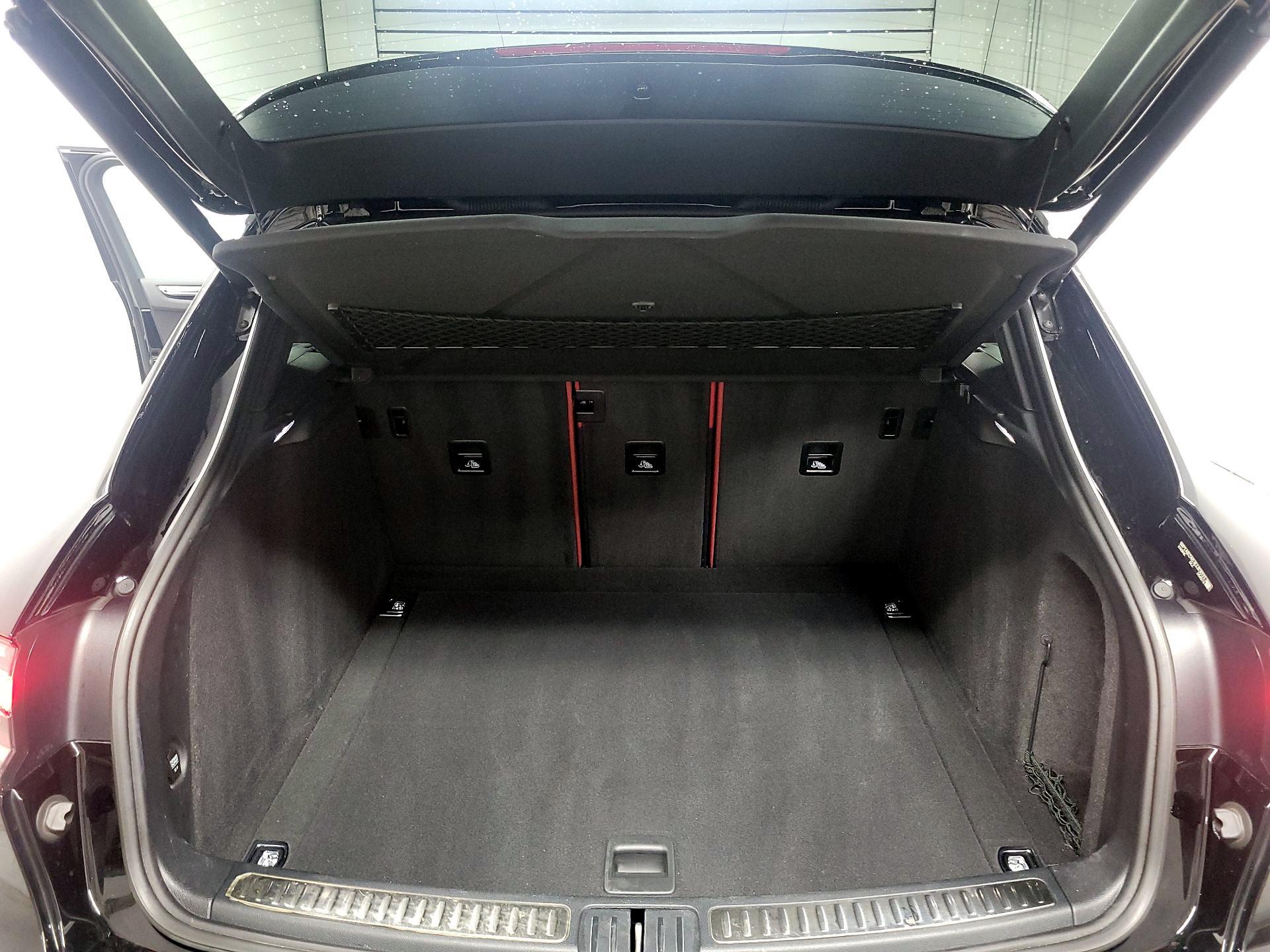 Thumbnail: 2020 Porsche Macan - 20