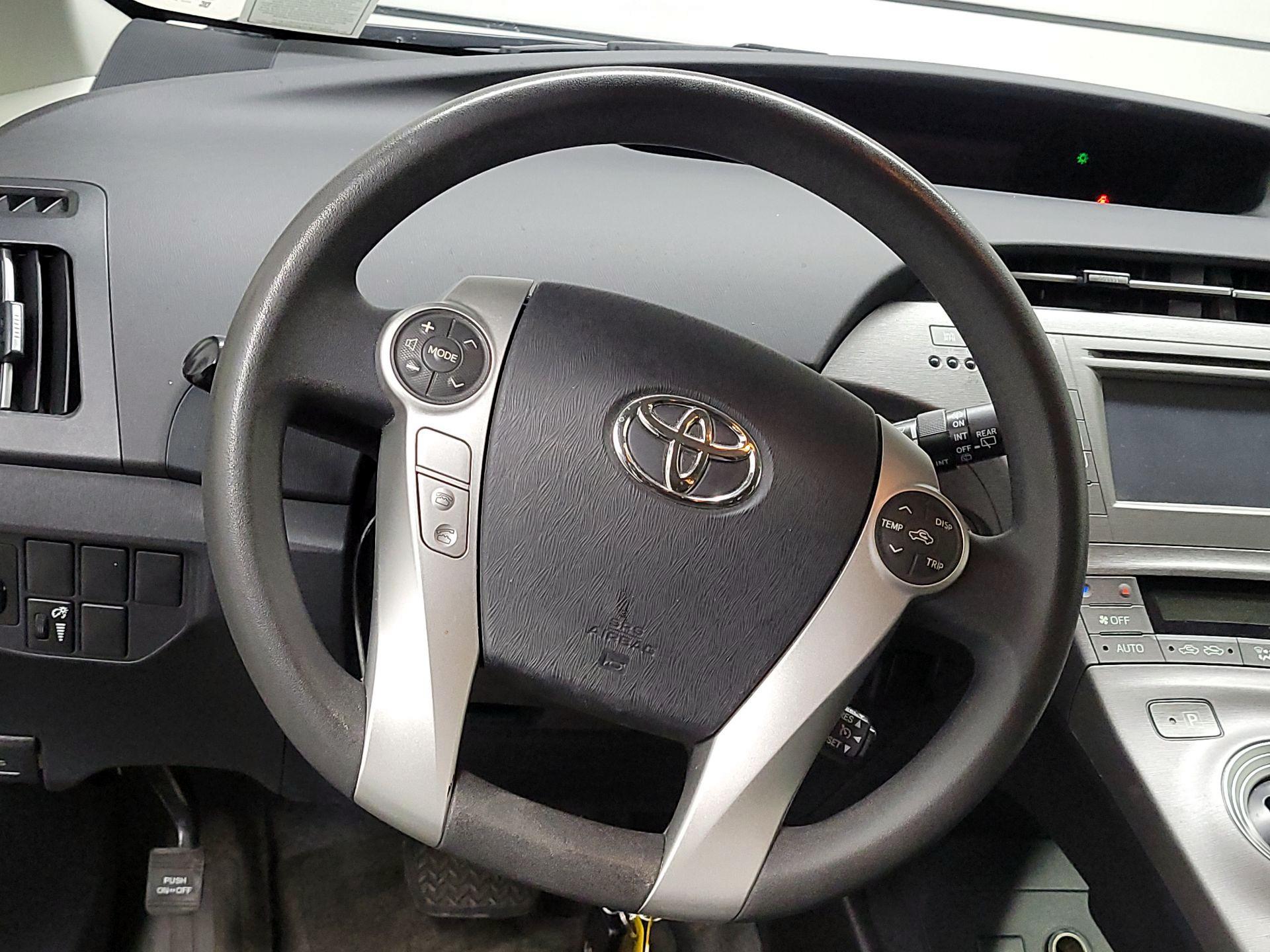 Thumbnail: 2014 Toyota Prius - 10