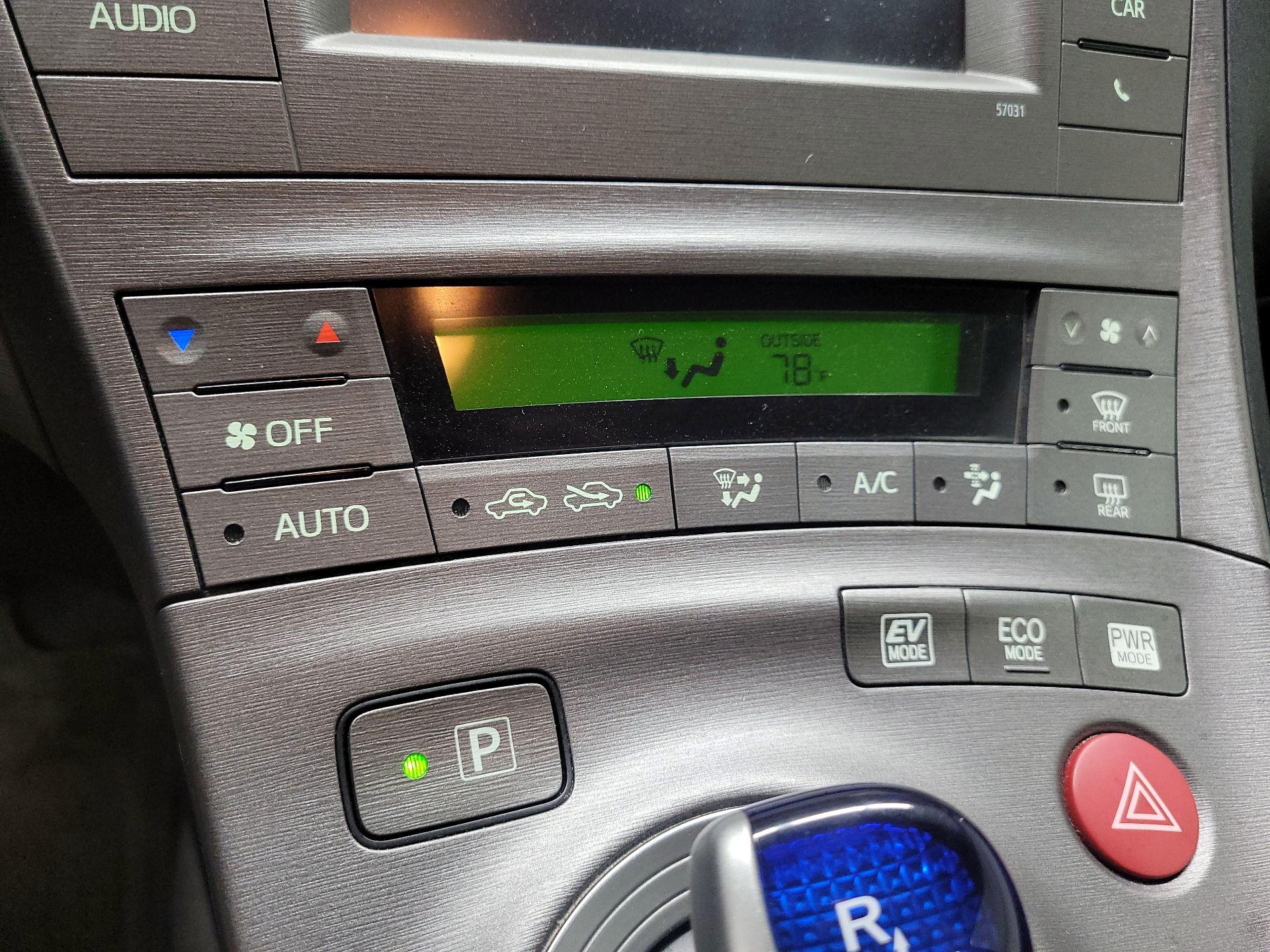 Thumbnail: 2014 Toyota Prius - 15