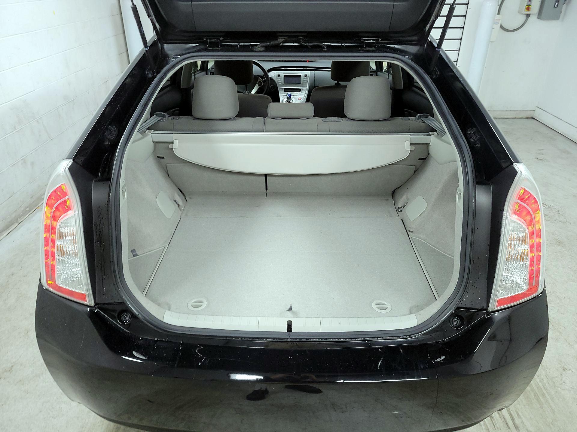 Thumbnail: 2014 Toyota Prius - 17