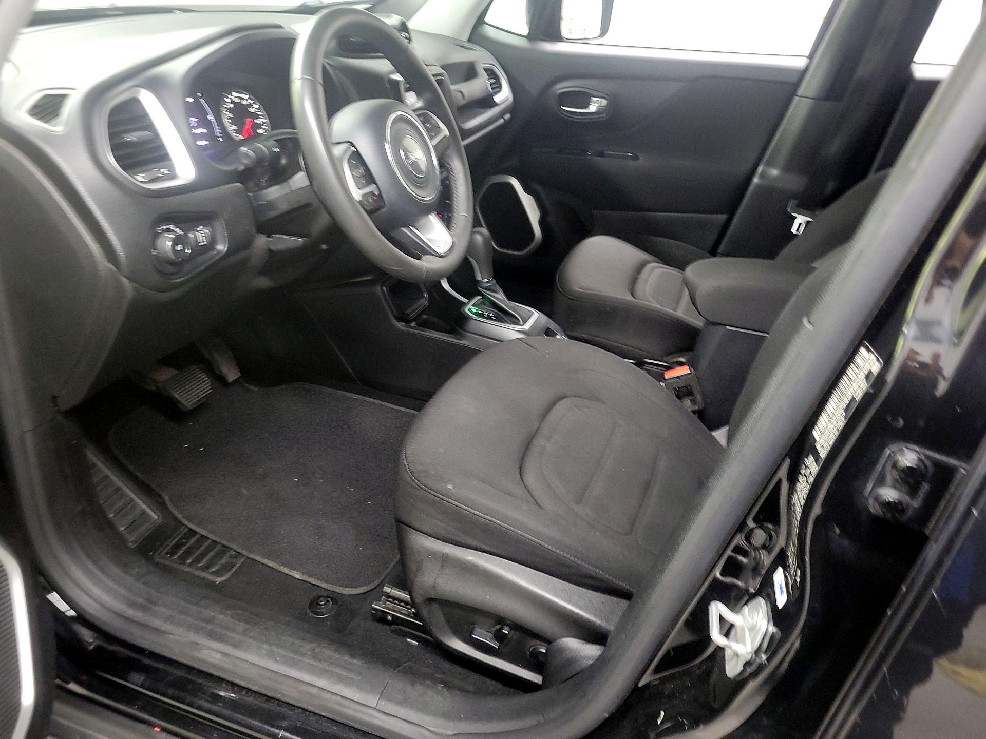 Thumbnail: 2018 Jeep Renegade - 11