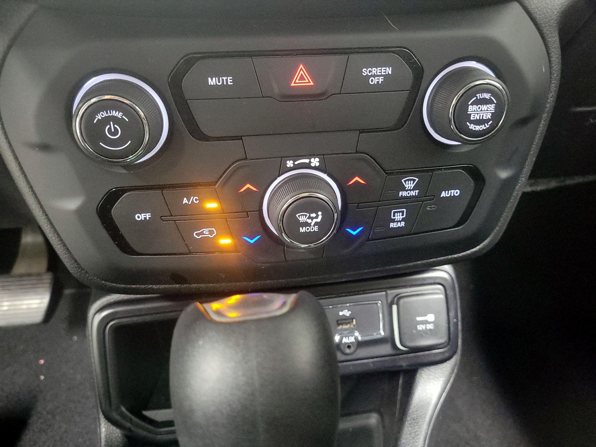 Thumbnail: 2018 Jeep Renegade - 15