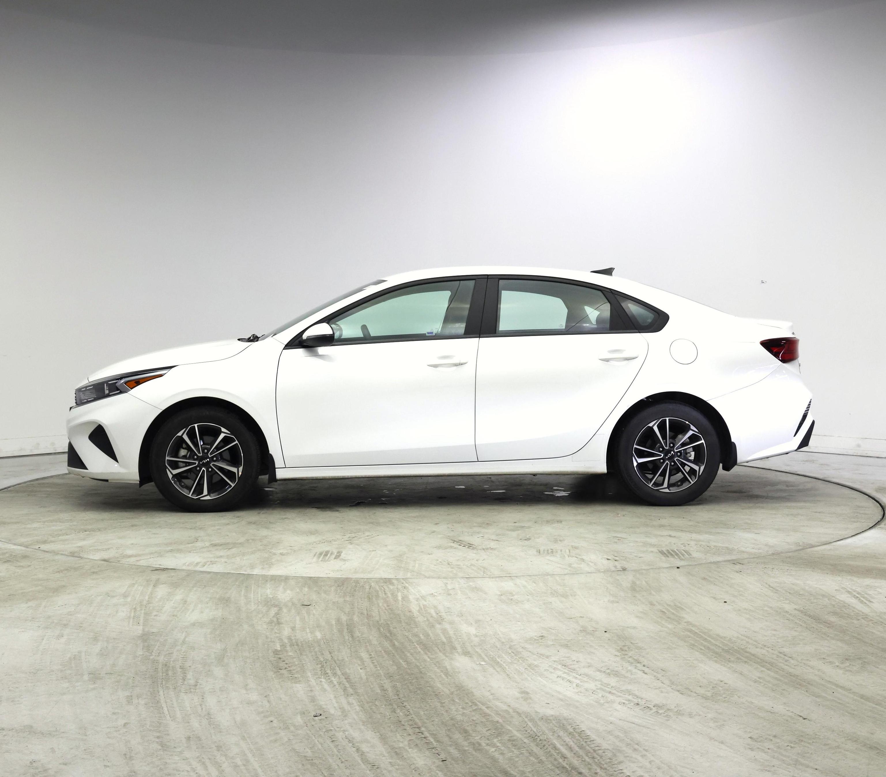 Thumbnail: 2023 Kia Forte - 3