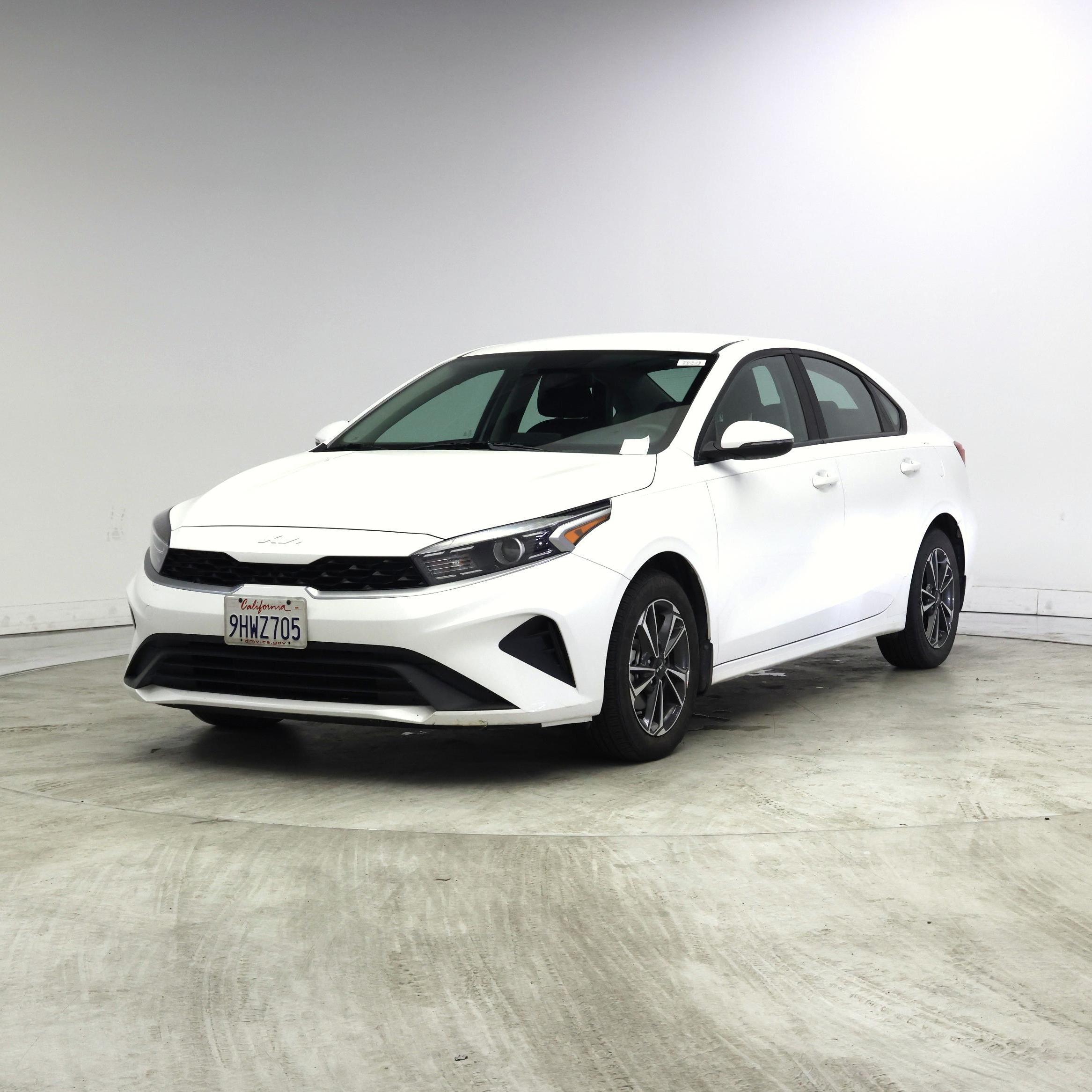 Thumbnail: 2023 Kia Forte - 4