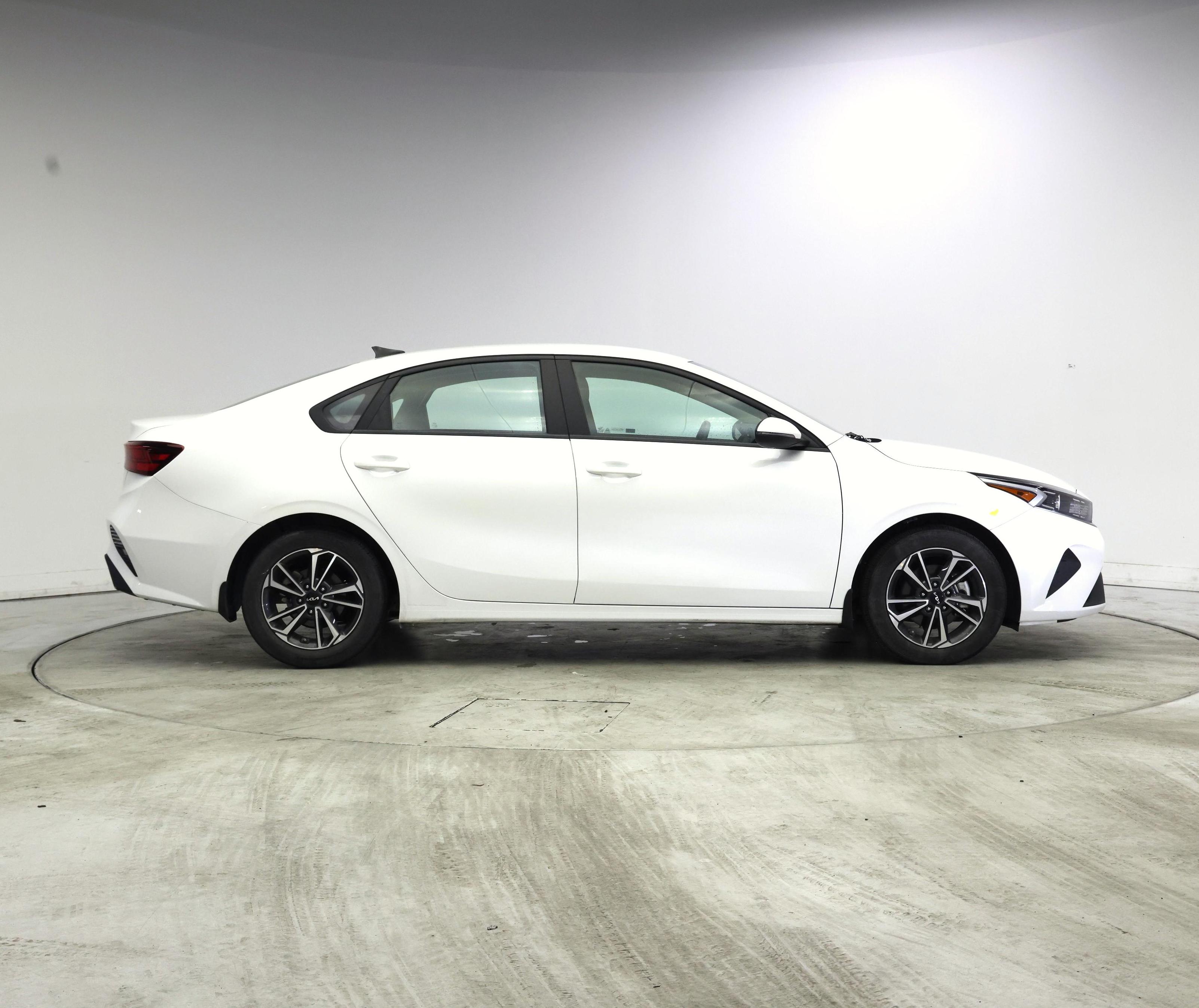 Thumbnail: 2023 Kia Forte - 7