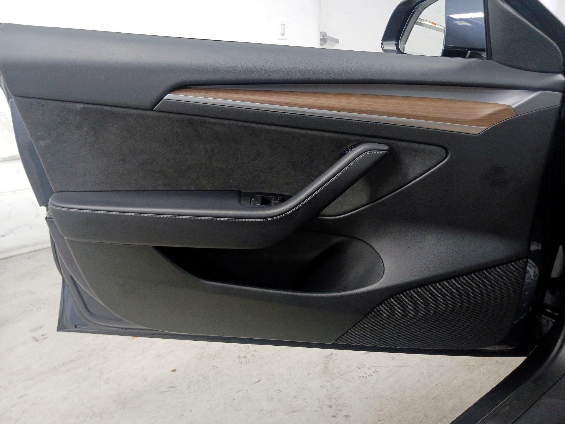 Thumbnail: 2023 Tesla Model 3 - 12