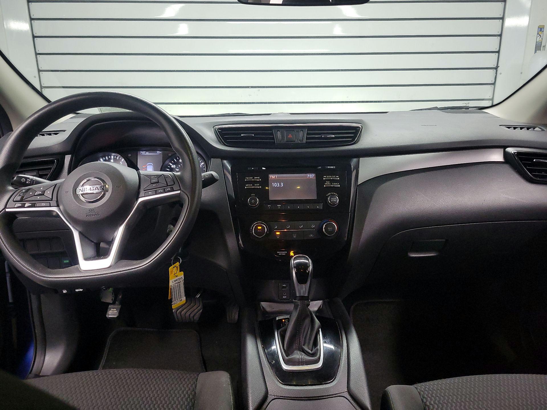 Thumbnail: 2017 Nissan Rogue Sport - 9