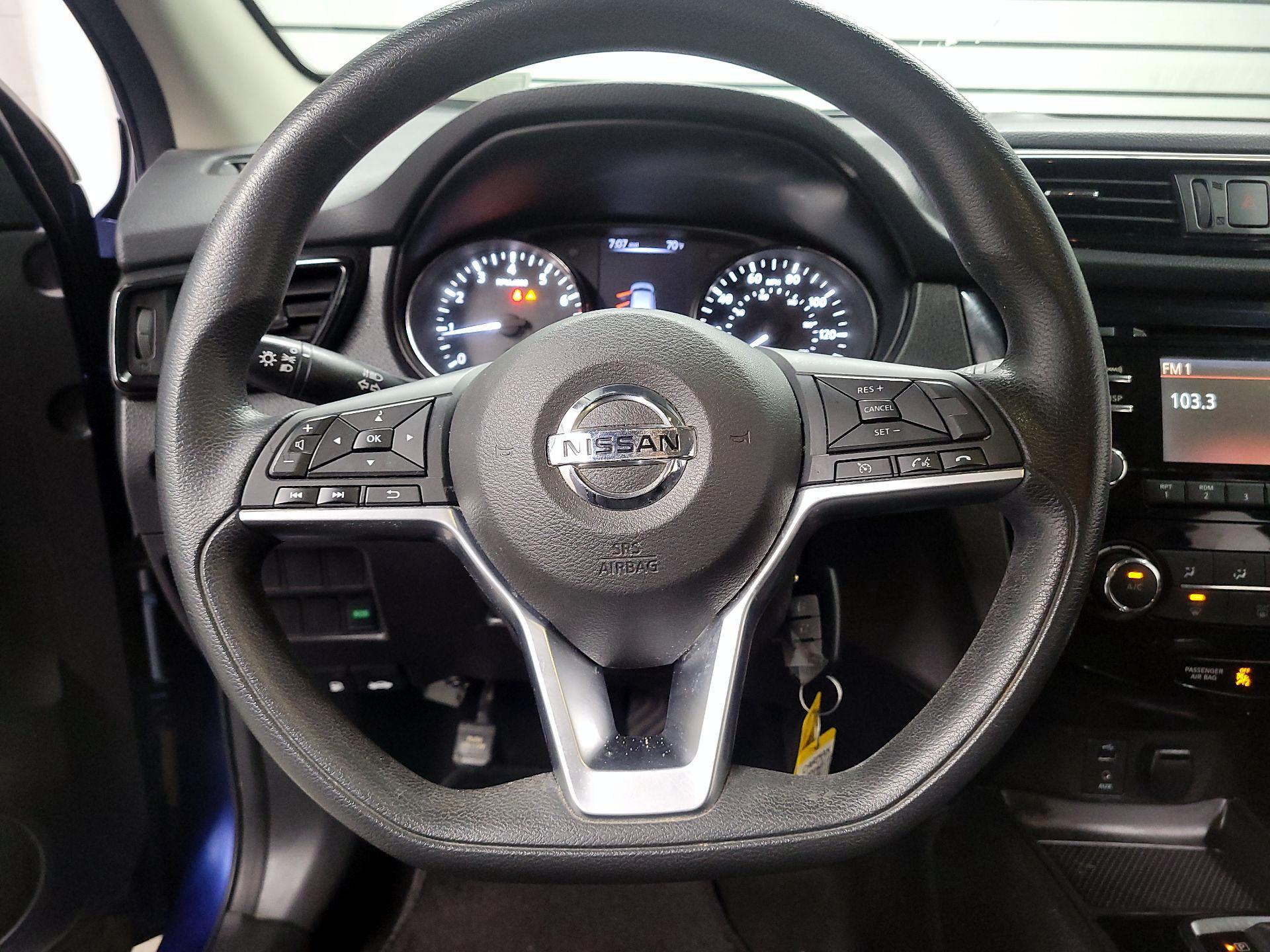 Thumbnail: 2017 Nissan Rogue Sport - 10