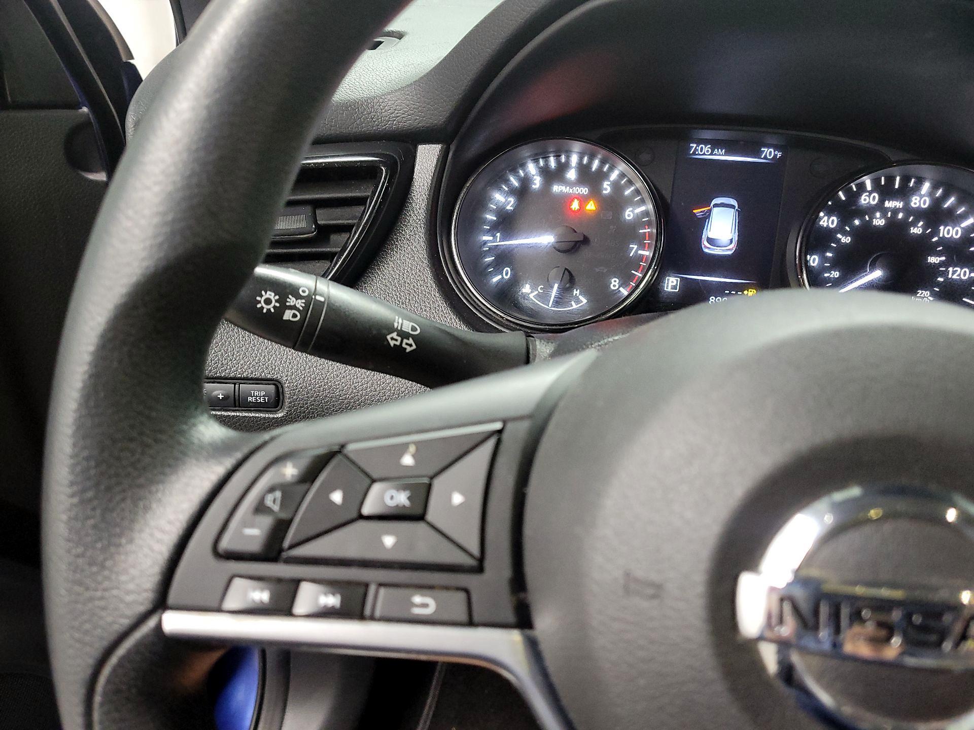 Thumbnail: 2017 Nissan Rogue Sport - 13