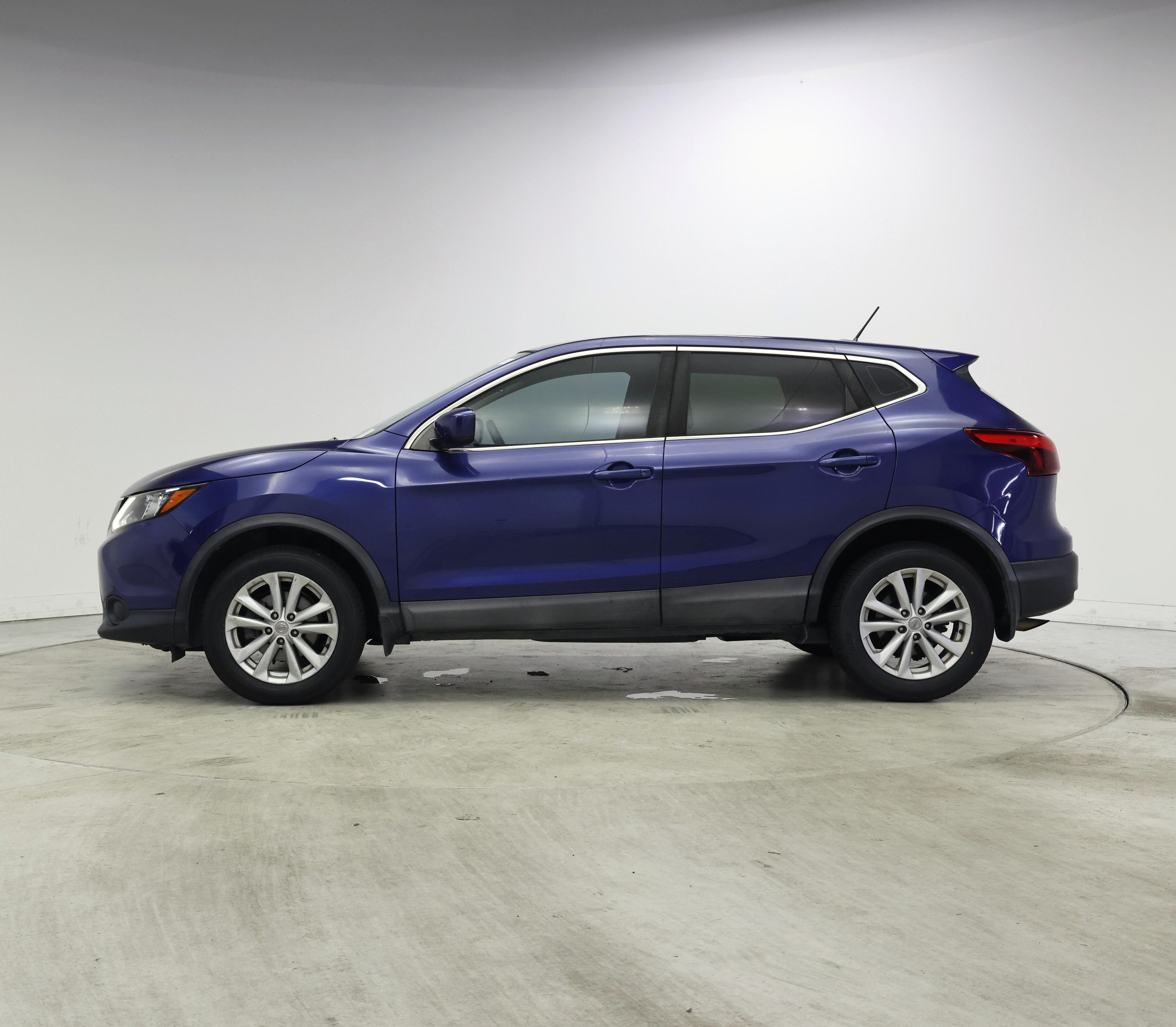 Thumbnail: 2017 Nissan Rogue Sport - 3