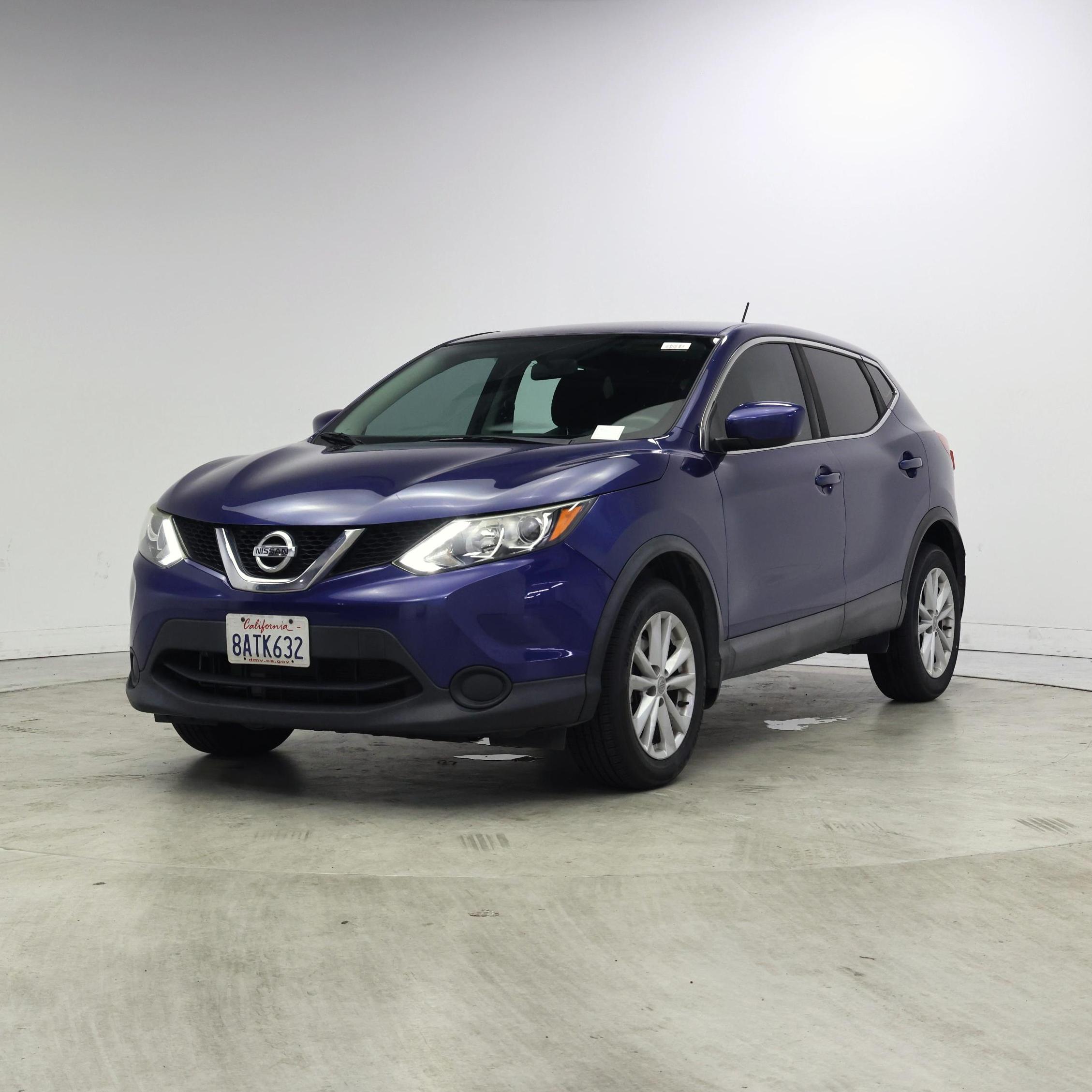 Thumbnail: 2017 Nissan Rogue Sport - 4