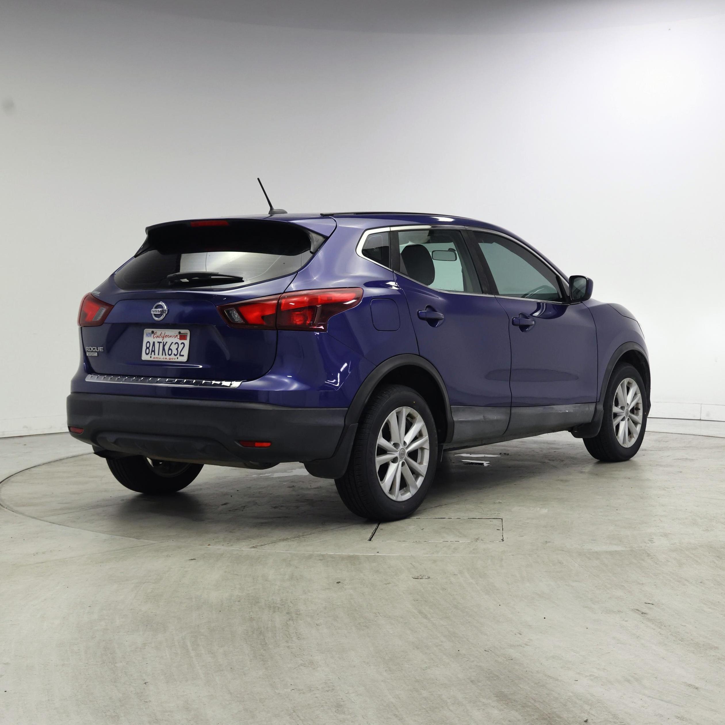 Thumbnail: 2017 Nissan Rogue Sport - 8