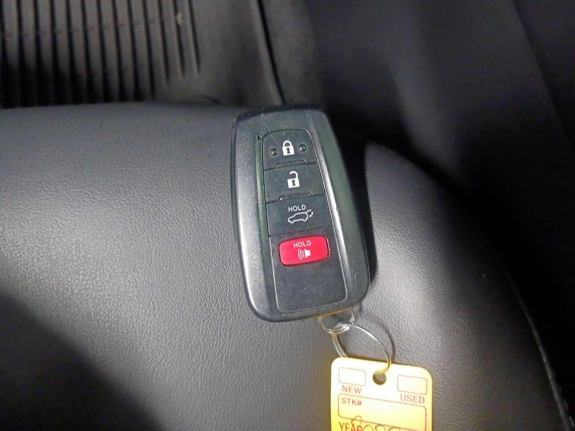 Thumbnail: 2022 Toyota RAV4 - 19