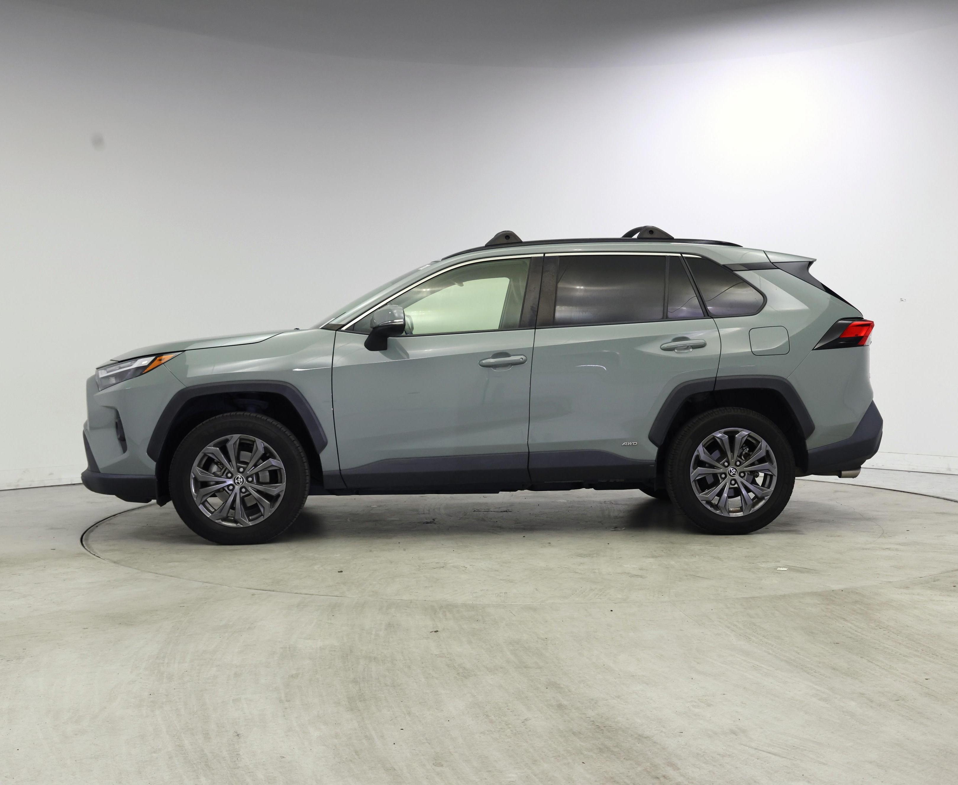 Thumbnail: 2022 Toyota RAV4 - 3