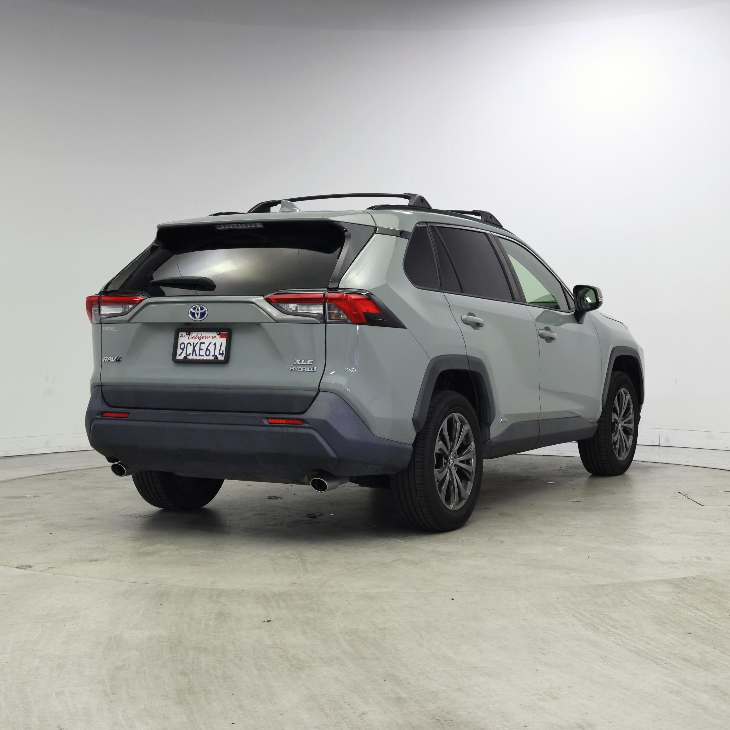 Thumbnail: 2022 Toyota RAV4 - 8