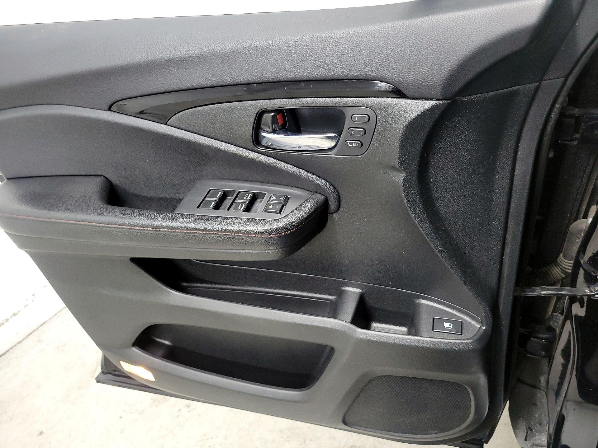 Thumbnail: 2017 Honda Ridgeline - 12