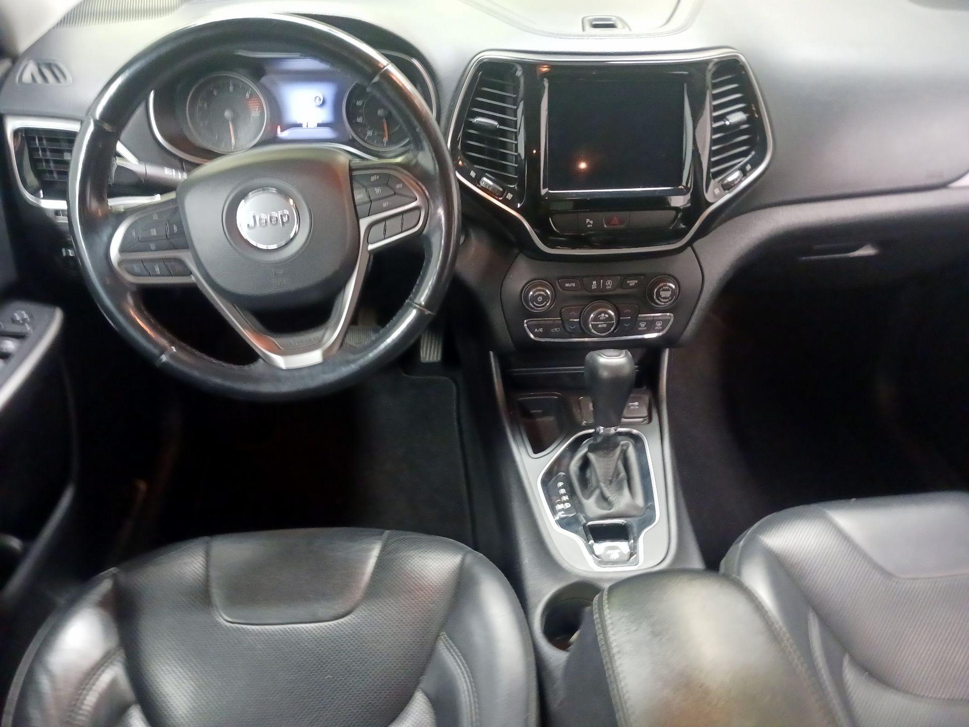 Thumbnail: 2019 Jeep Cherokee - 9