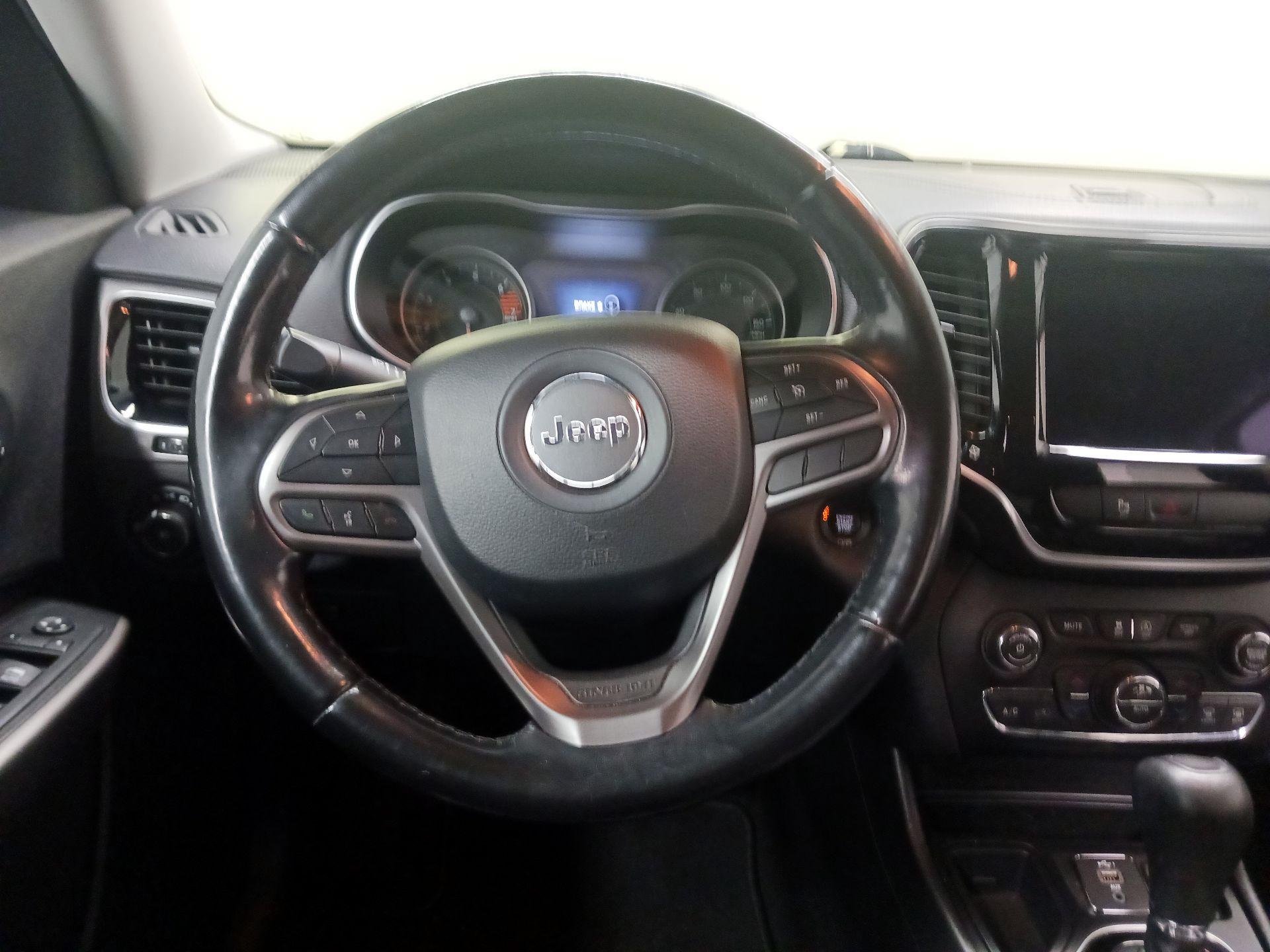 Thumbnail: 2019 Jeep Cherokee - 10