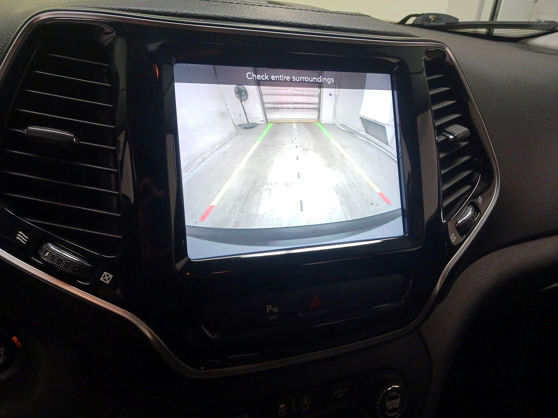 Thumbnail: 2019 Jeep Cherokee - 13